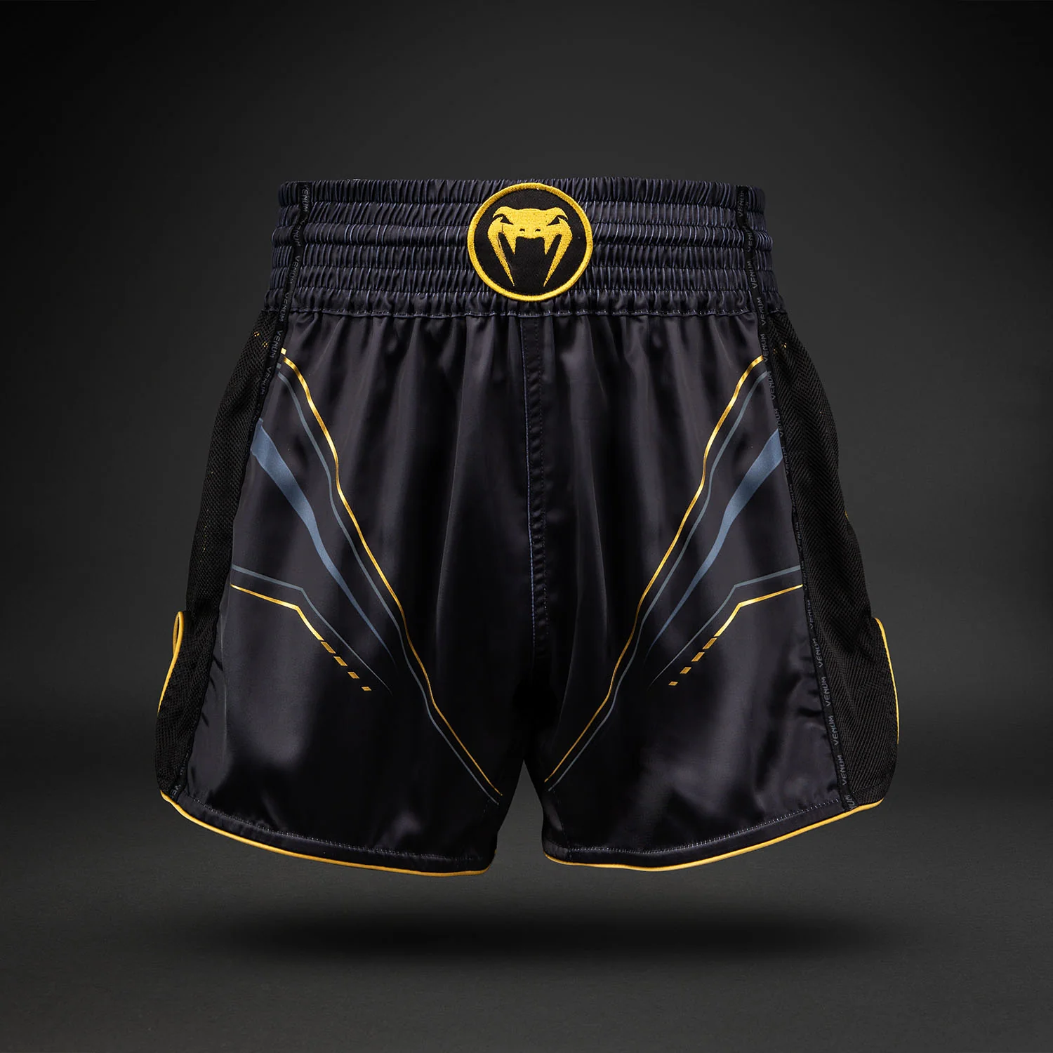 Venum Streamline Muay-Thai-Shorts – Schwarz/Gold