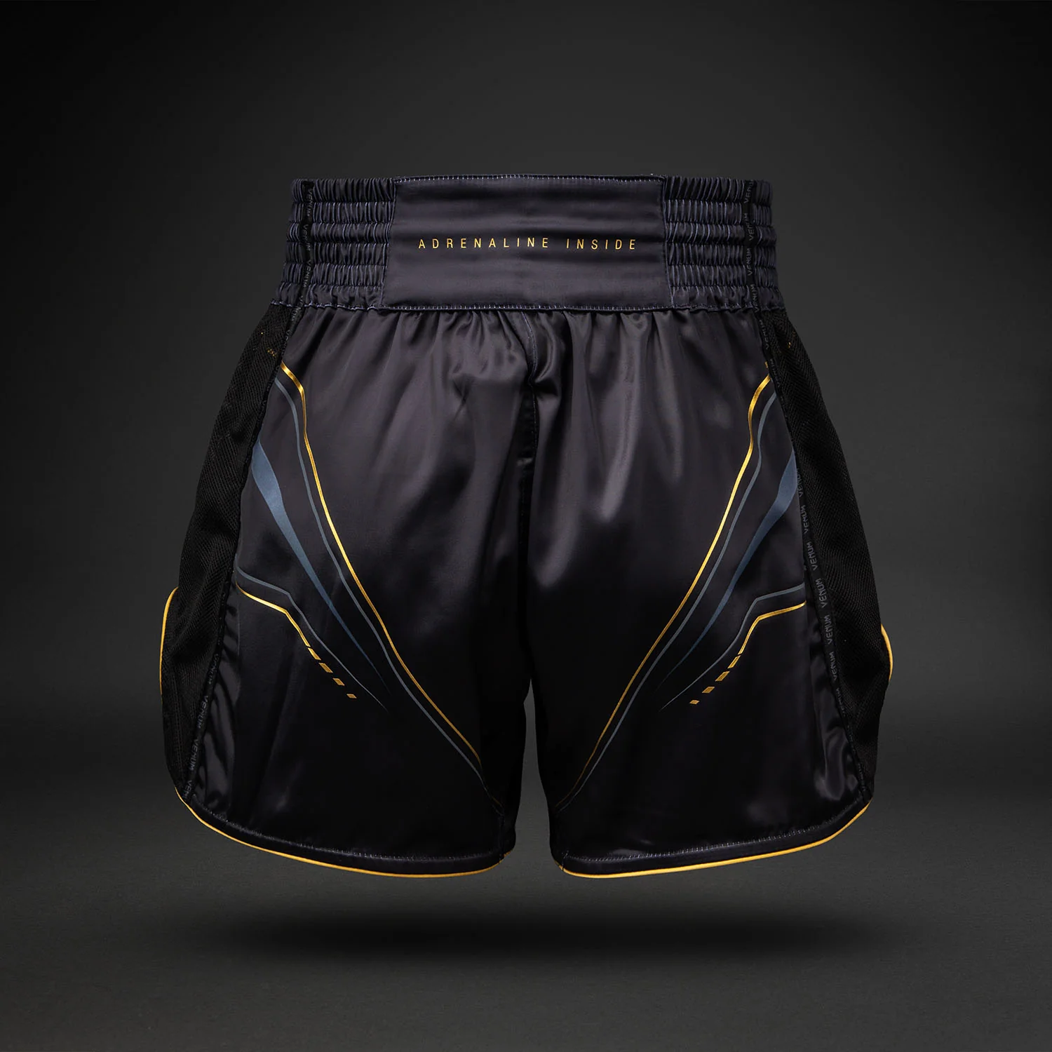 Venum Streamline Muay-Thai-Shorts – Schwarz/Gold - Image 4