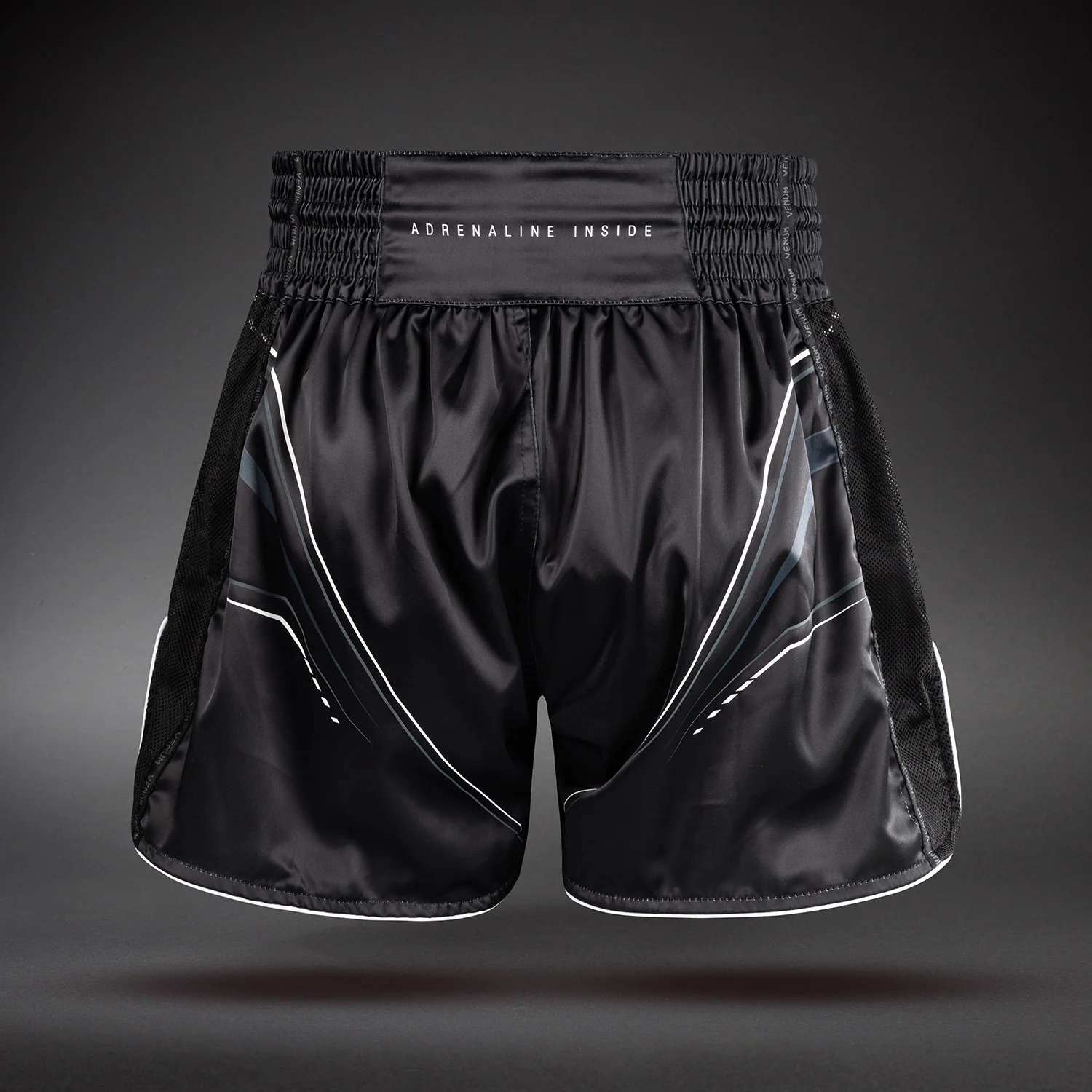 Venum Streamline Muay-Thai-Shorts – Schwarz/Weiß - Image 3