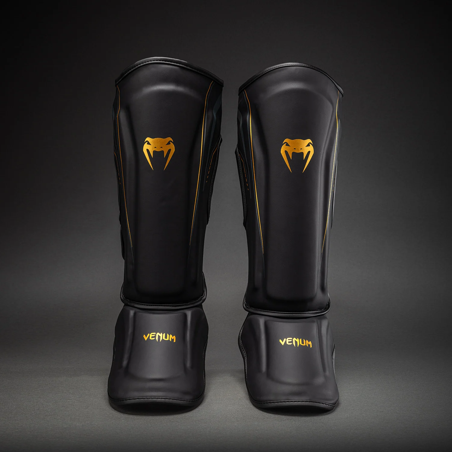 Venum Streamline Schienbeinschoner – Schwarz/Gold - Image 2