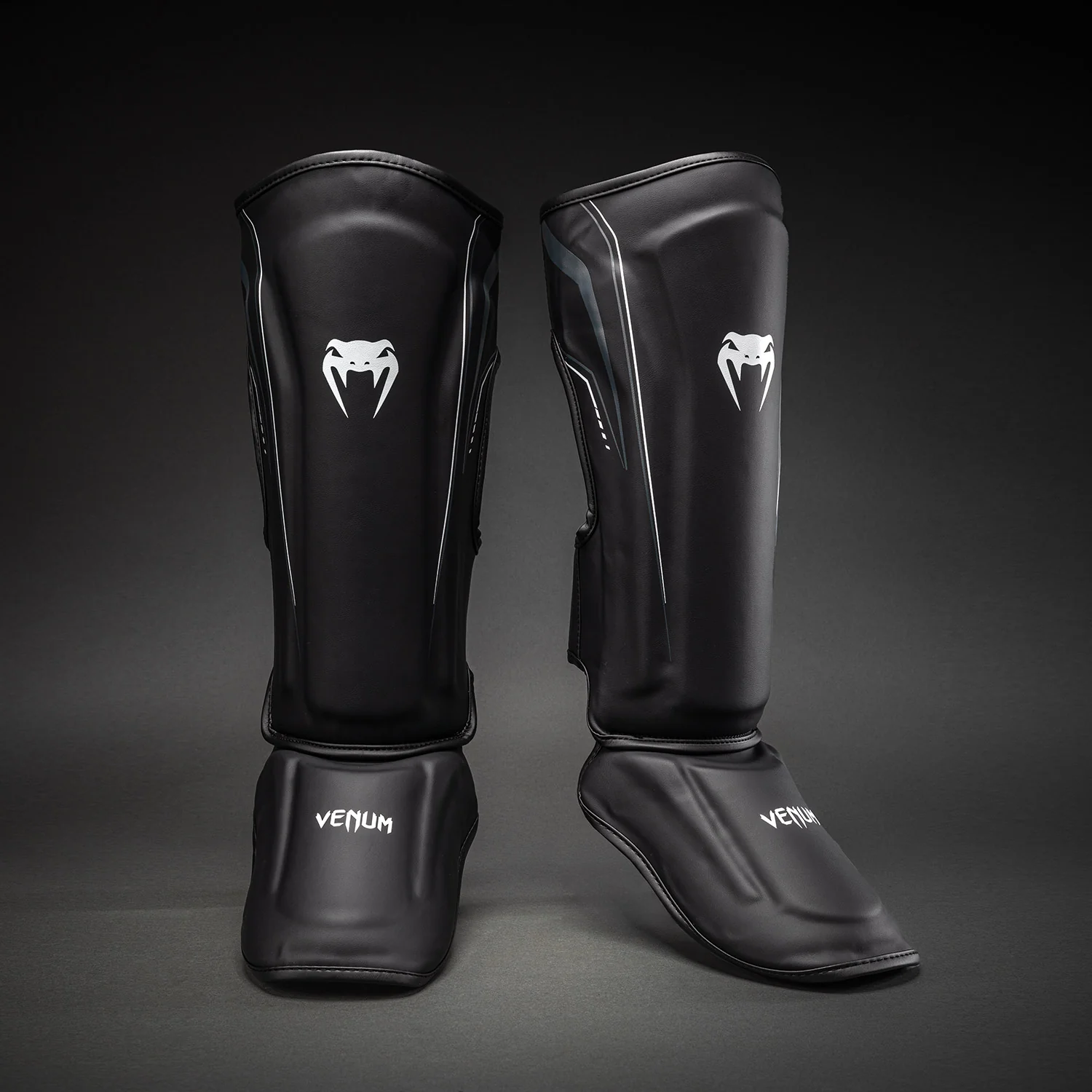 Venum Streamline Schienbeinschoner – Schwarz/Weiß