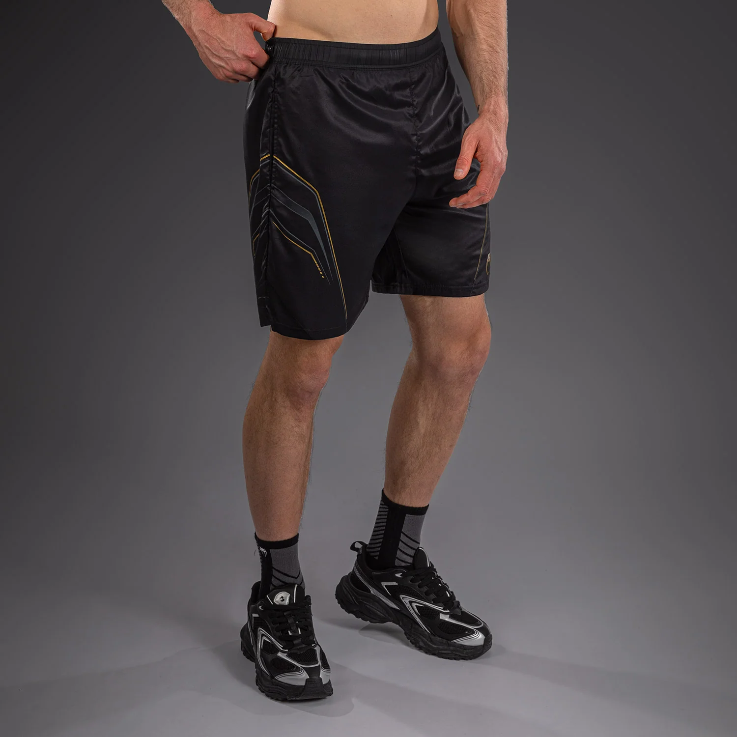 Venum Streamline Trainingsshorts – Schwarz/Gold - Image 2