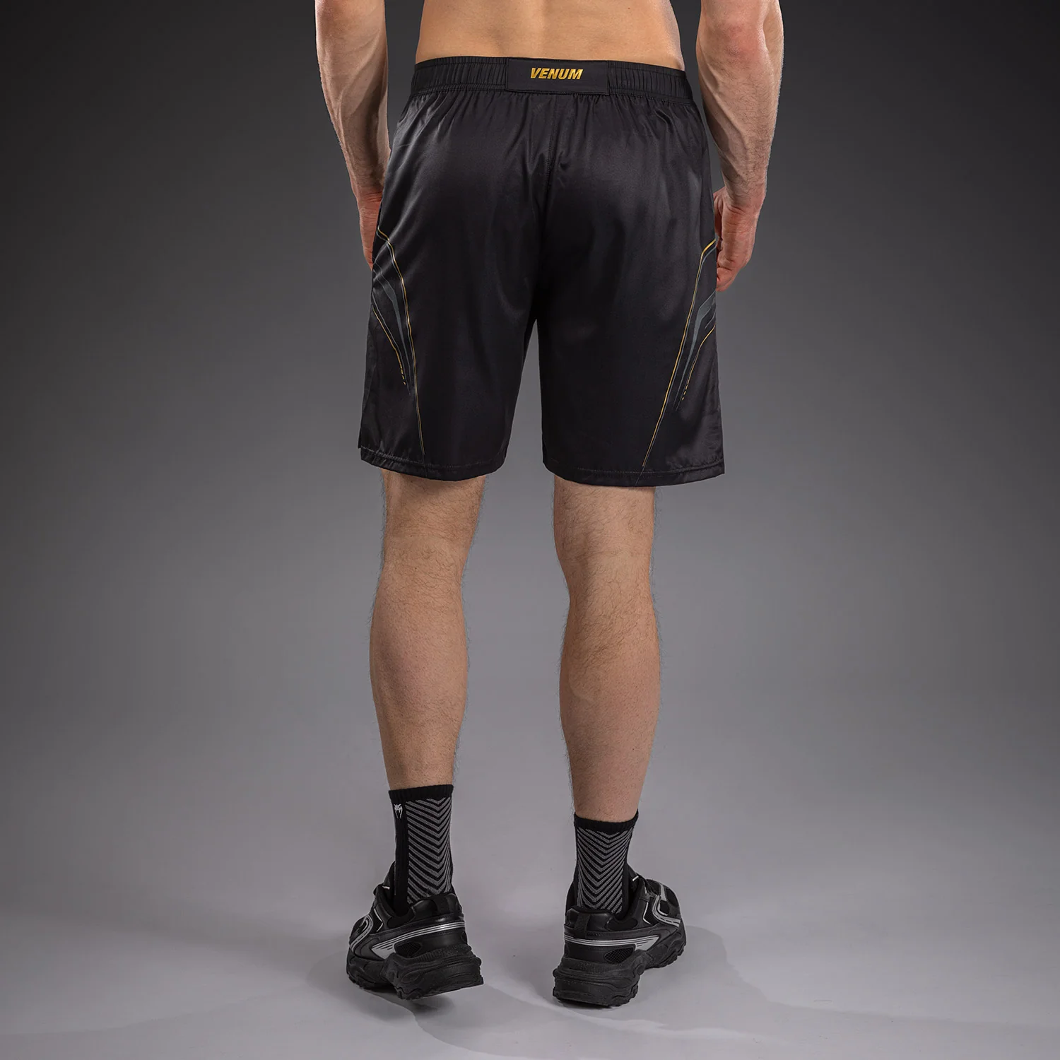 Venum Streamline Trainingsshorts – Schwarz/Gold - Image 4