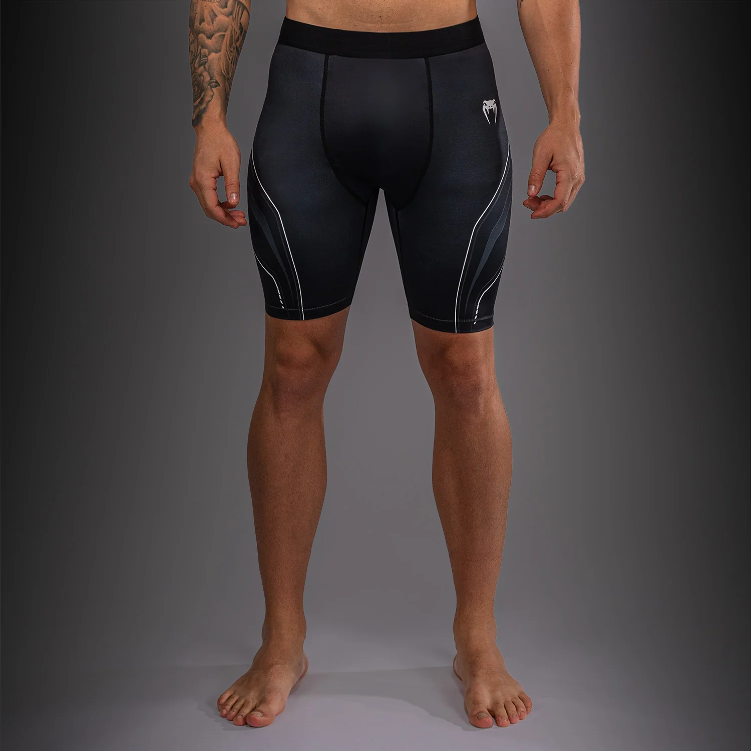Venum Streamline Vale Tudo Shorts – Schwarz/Weiß