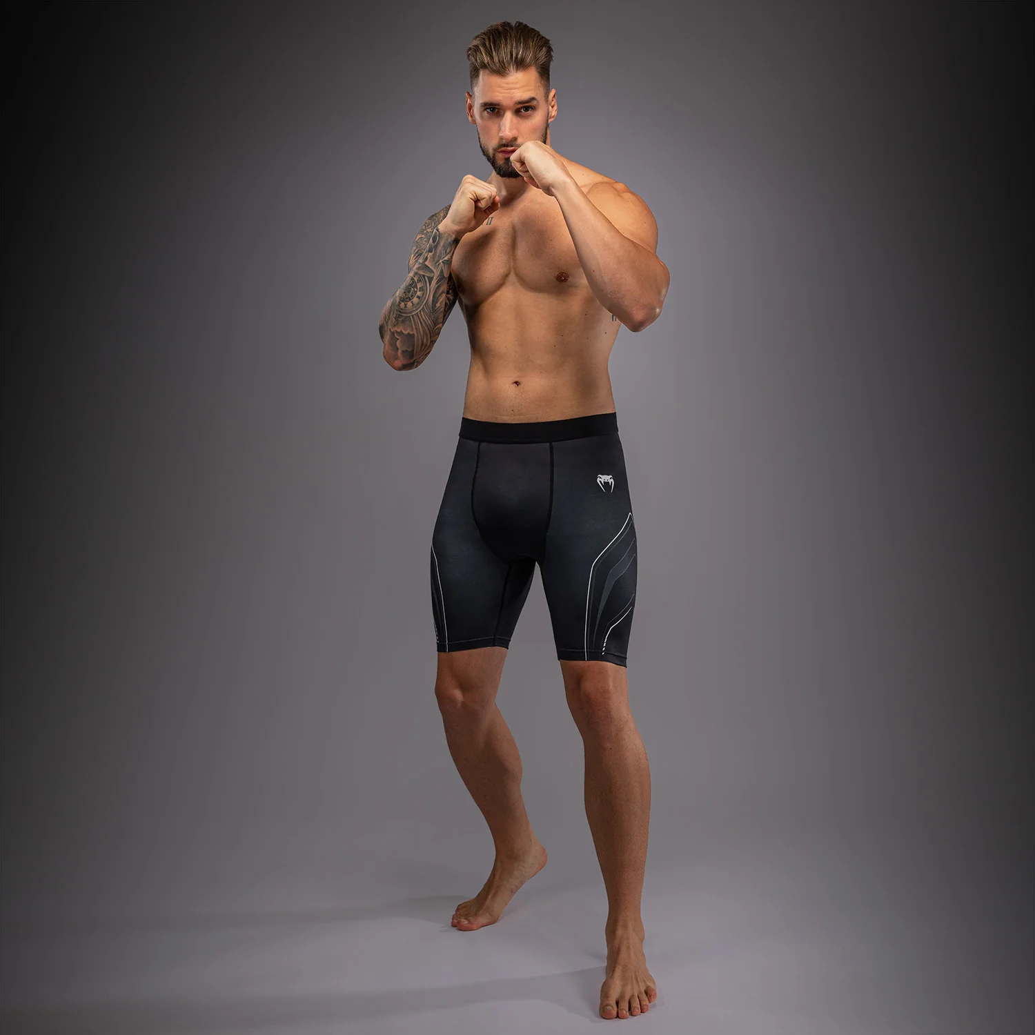 Venum Streamline Vale Tudo Shorts – Schwarz/Weiß - Image 2