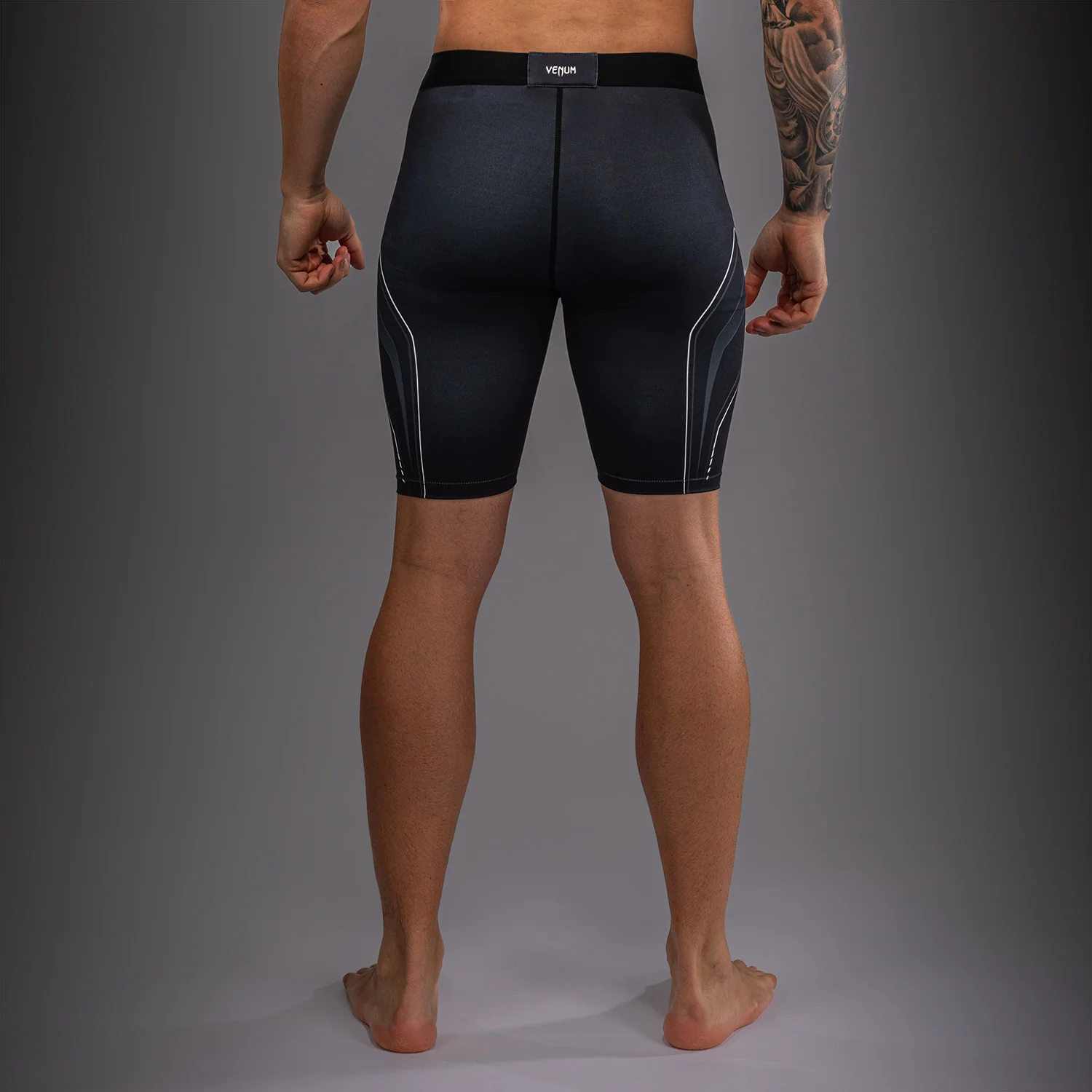 Venum Streamline Vale Tudo Shorts – Schwarz/Weiß - Image 3