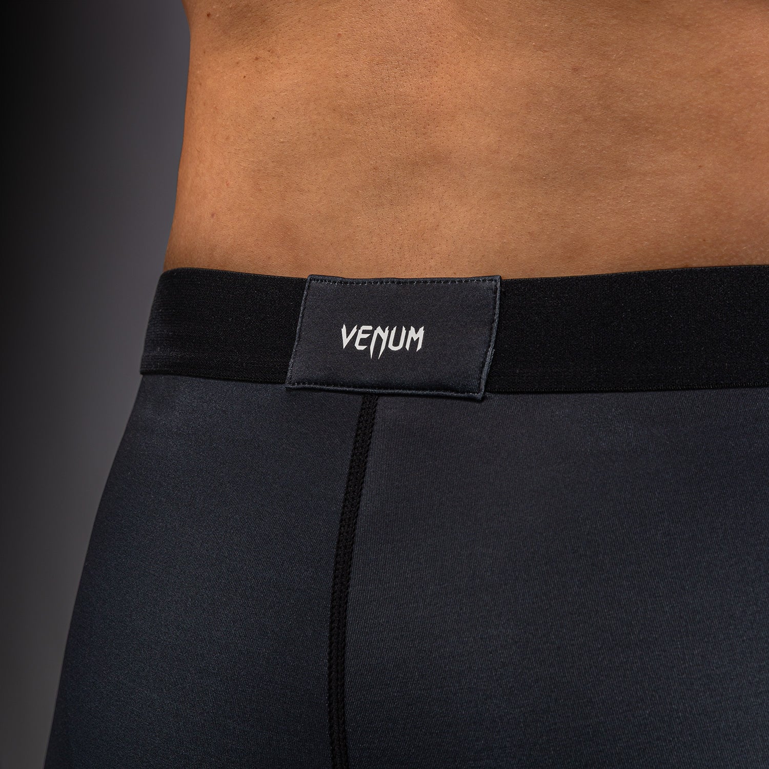Venum Streamline Vale Tudo Shorts – Schwarz/Weiß - Image 5
