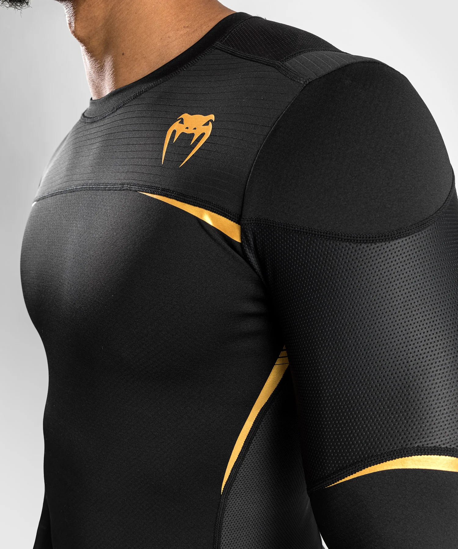 Venum Tempest 2.0 Kompressionsshirt (Langarm) : Schwarz / Gold - Image 4