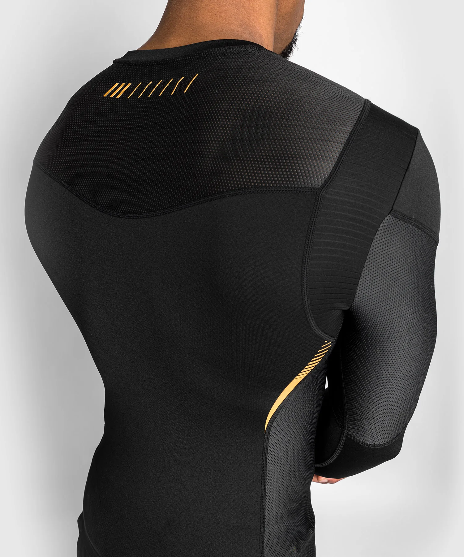 Venum Tempest 2.0 Kompressionsshirt (Langarm) : Schwarz / Gold - Image 6