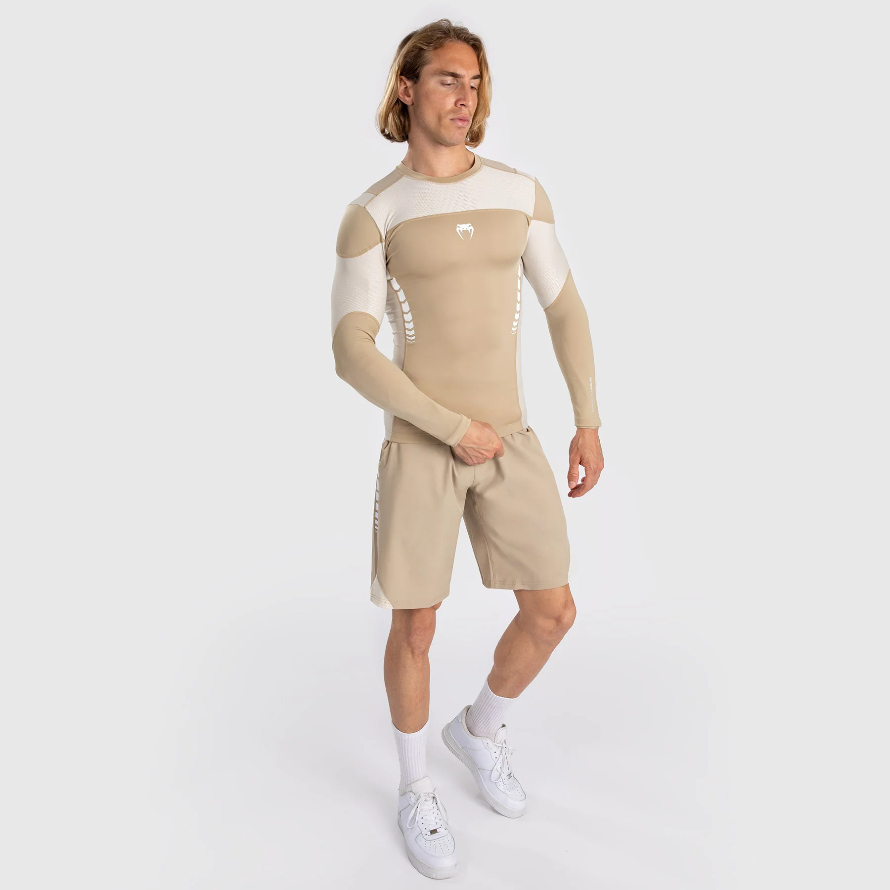 Venum Tempest Herren Langarm Rashguard - Beige/Sand - Image 2