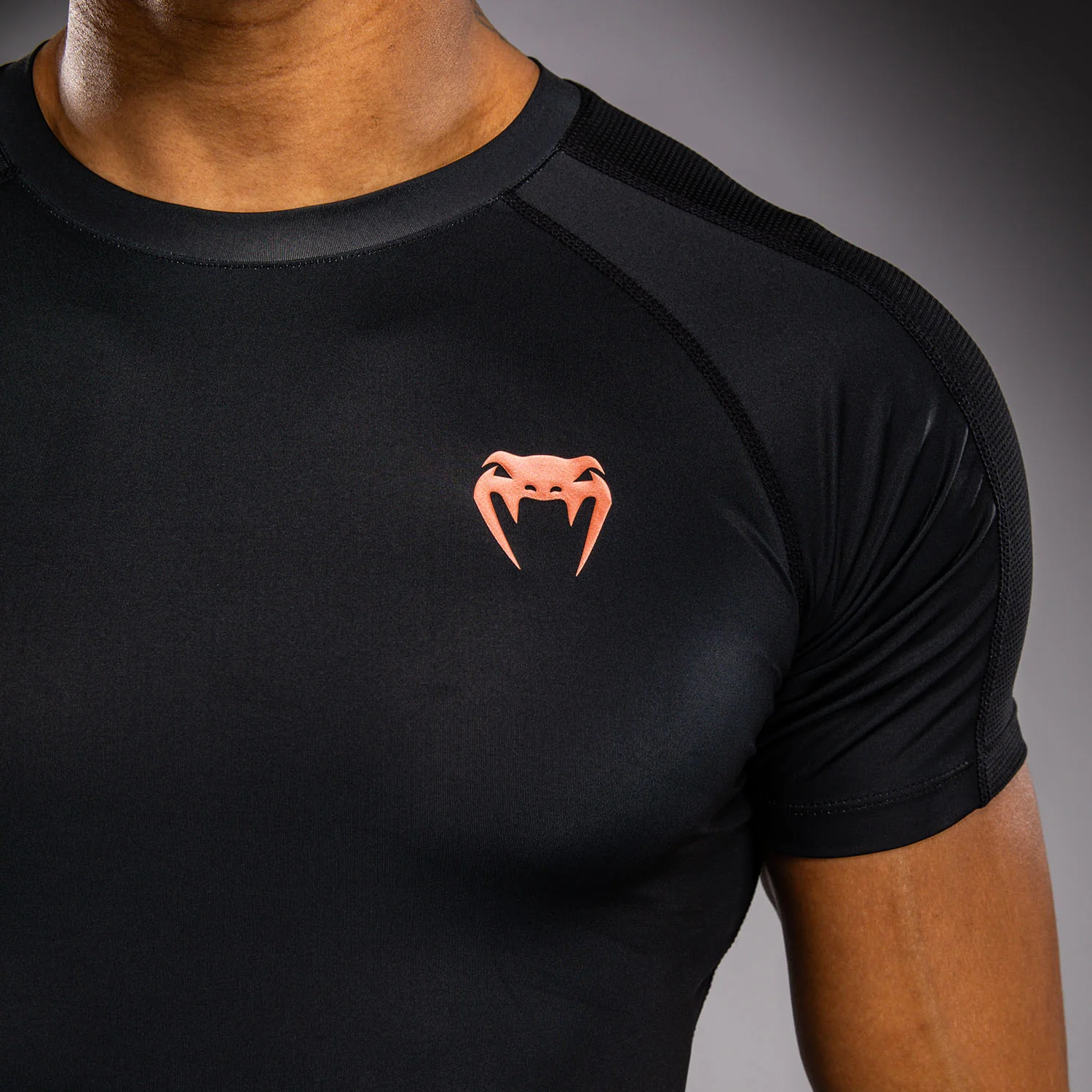 Venum Thunder Dragon Kurzarm Rashguard  – Schwarz/Grau/Kupfer - Image 6