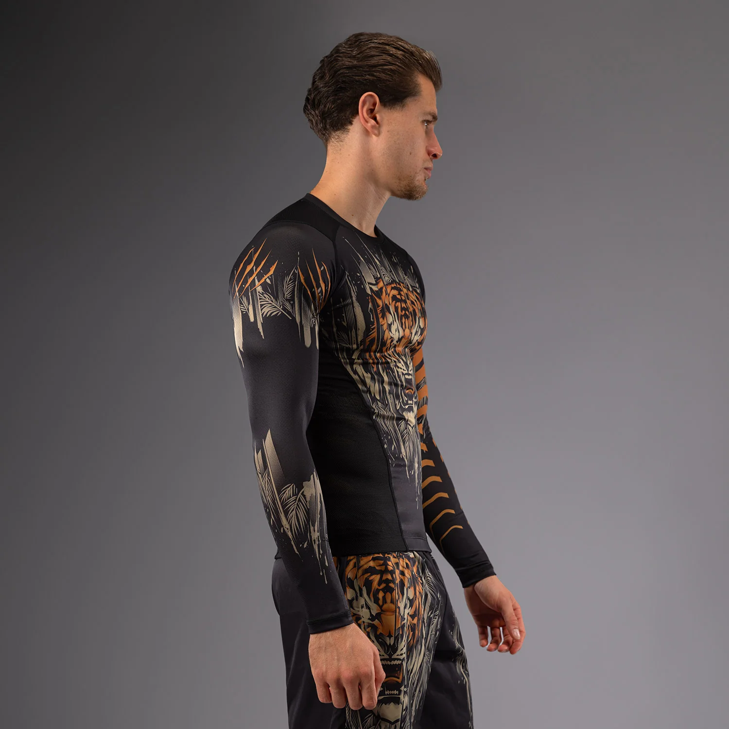 Venum Tiger Herren Langarm Rashguard - Schwarz/Neonorange - Image 3