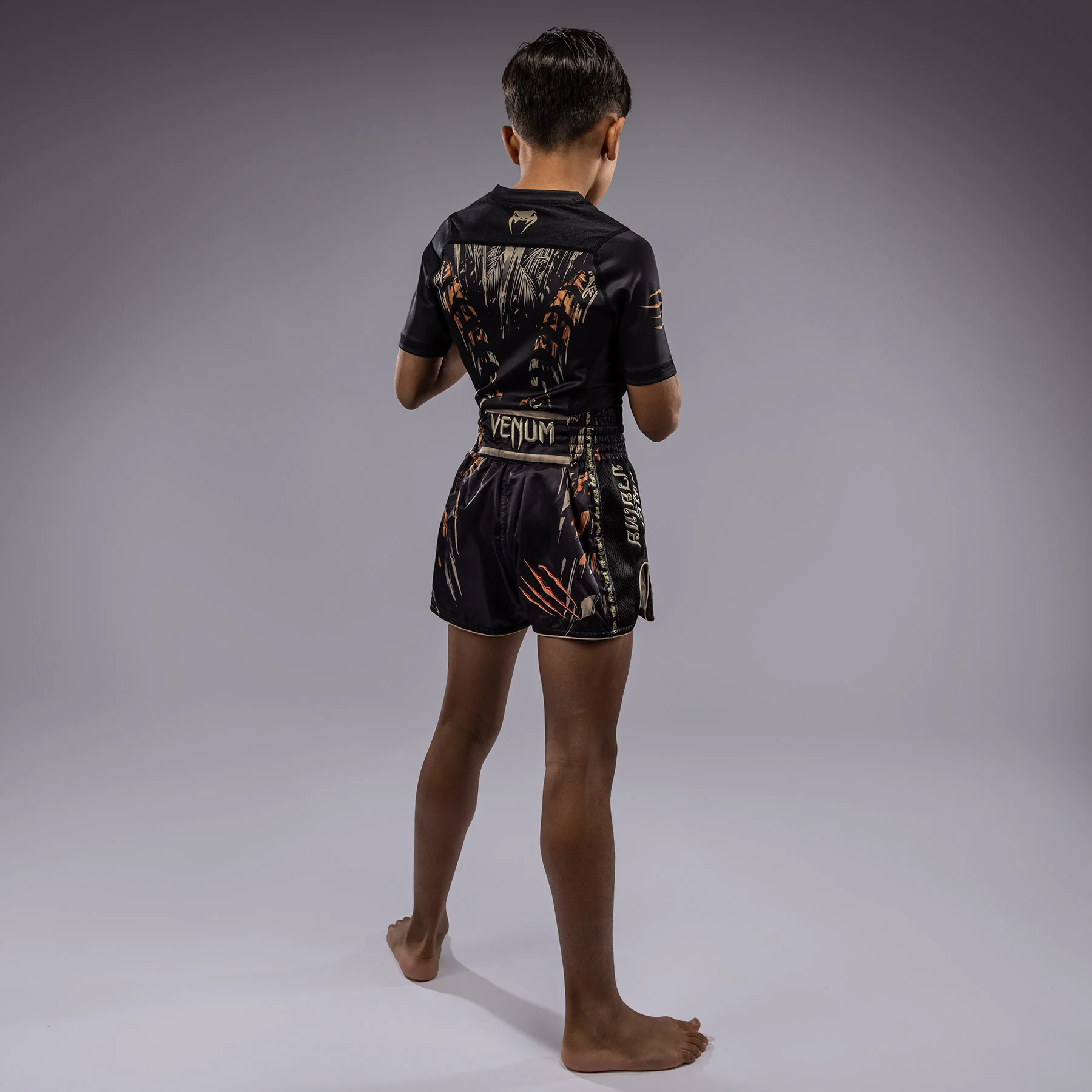 Venum Tiger Kinder Muay Thai Shorts - Schwarz/Neon Orange - Image 3