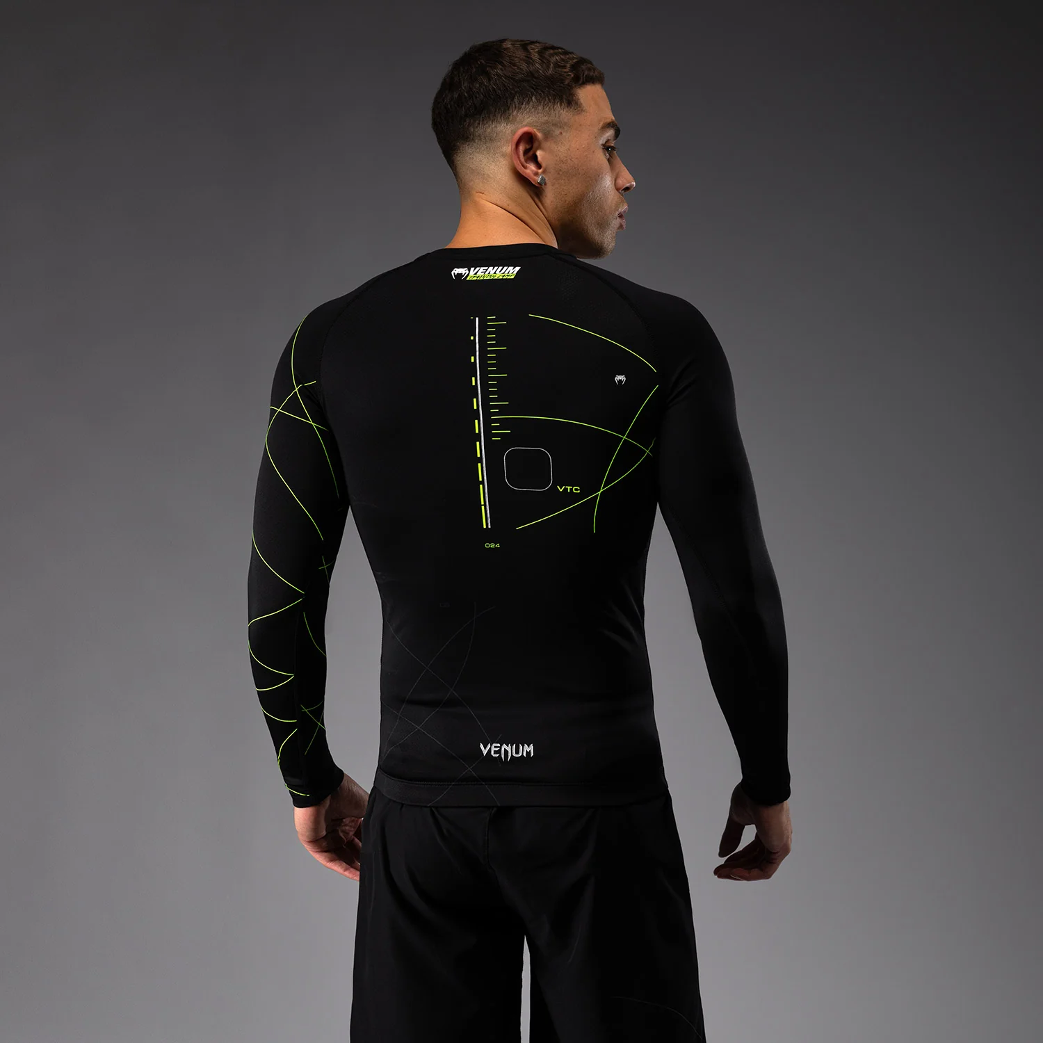 Venum Training Camp 4.0 Langarm Rashguard - Schwarz/Neongrün - Image 4