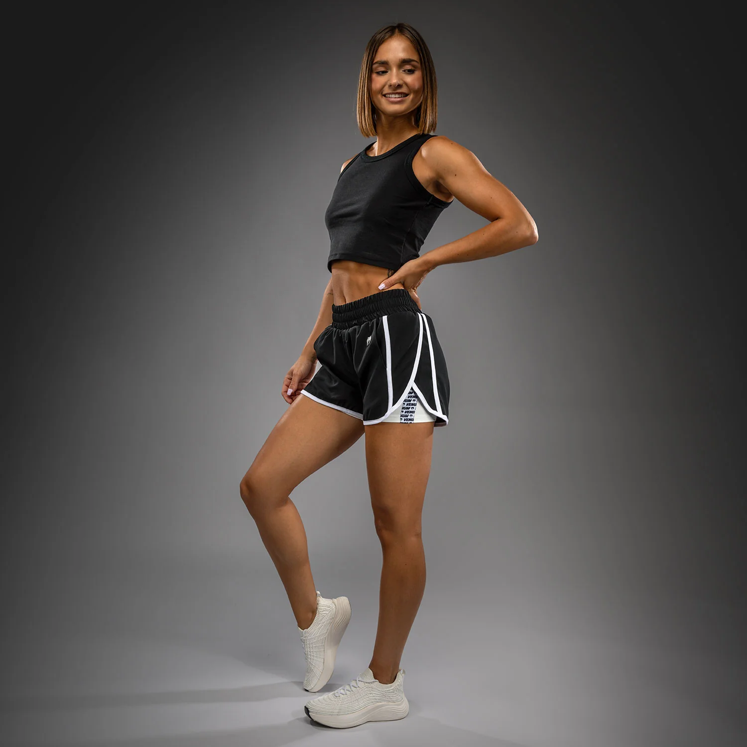 Venum Twilight Damen Trainingsshorts - Schwarz/Weiß - Image 4