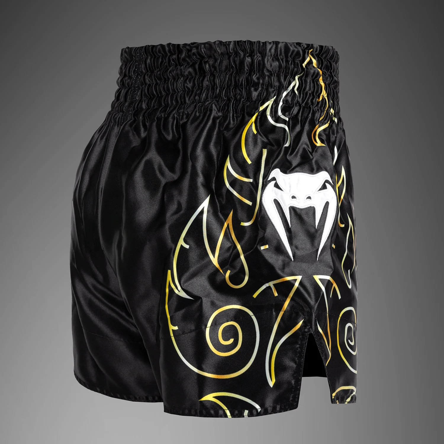 Venum VTC Flames Muay Thai Shorts - Schwarz/Gold - Image 2