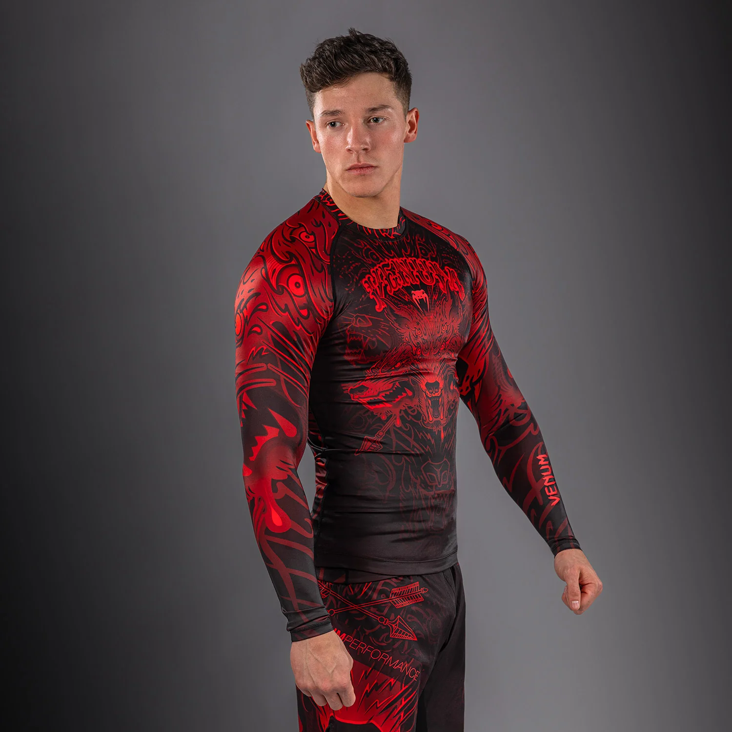 Venum Wolf Atak Langarm Rashguard – Schwarz/Rot - Image 4