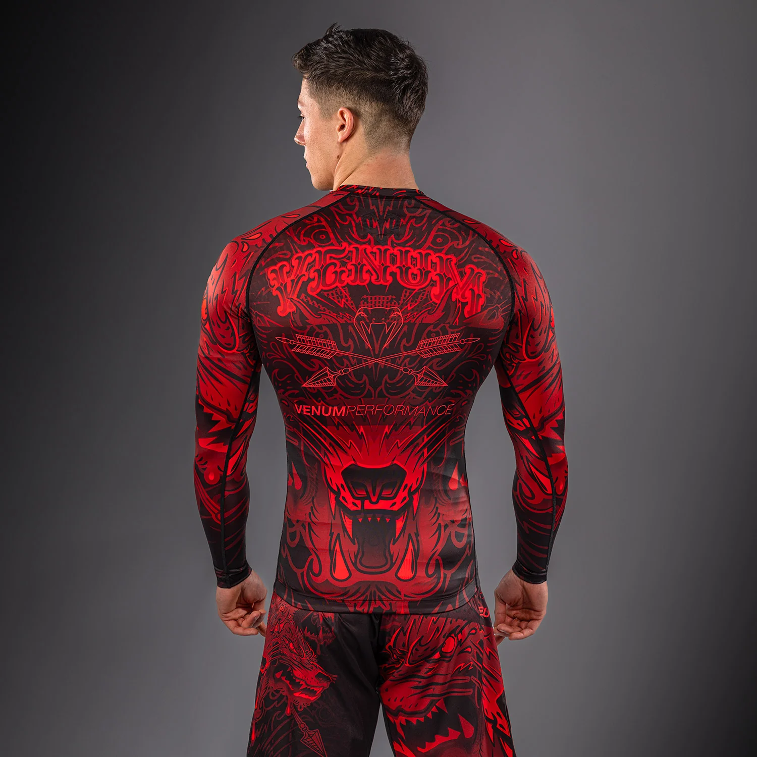 Venum Wolf Atak Langarm Rashguard – Schwarz/Rot - Image 5