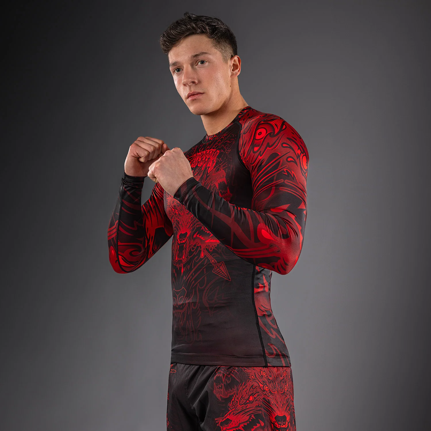 Venum Wolf Atak Langarm Rashguard – Schwarz/Rot - Image 6