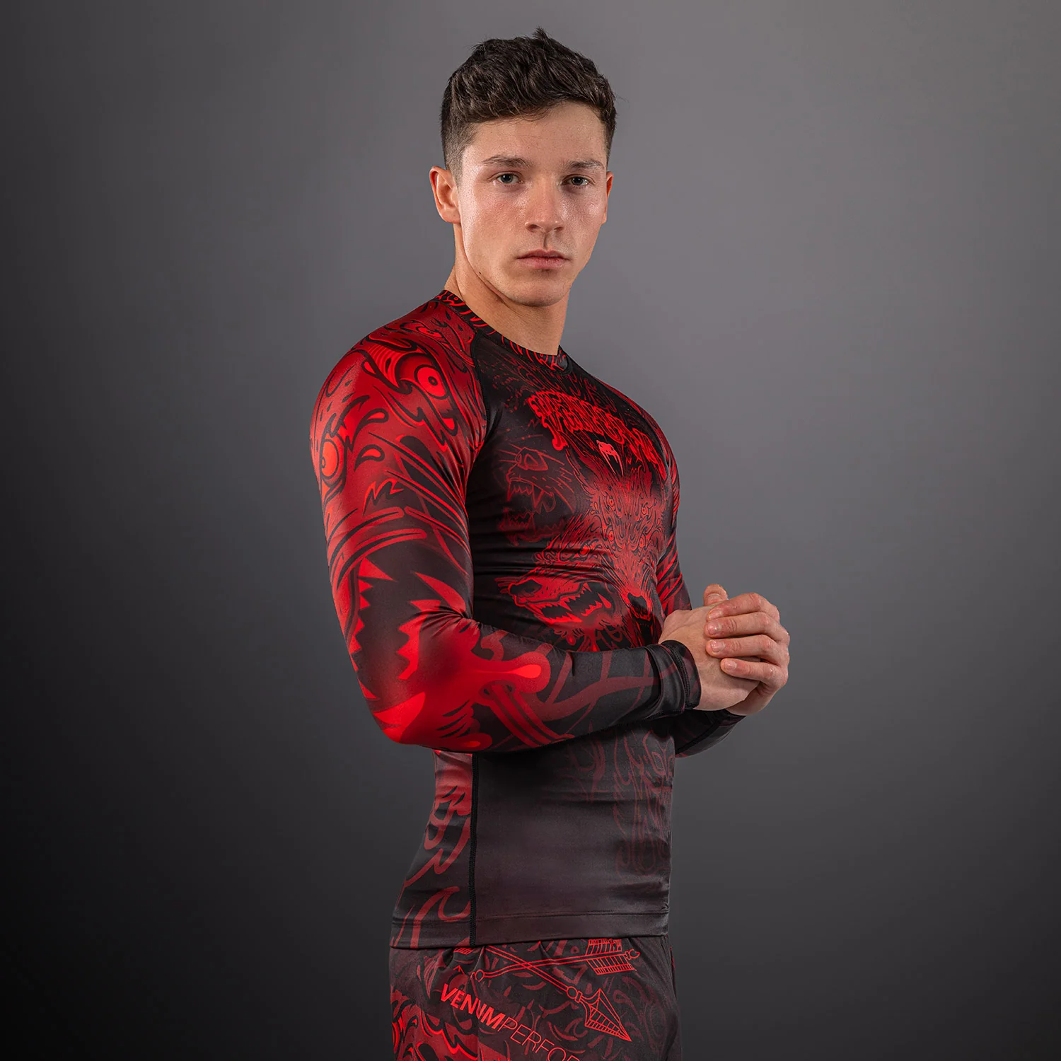Venum Wolf Atak Langarm Rashguard – Schwarz/Rot - Image 7