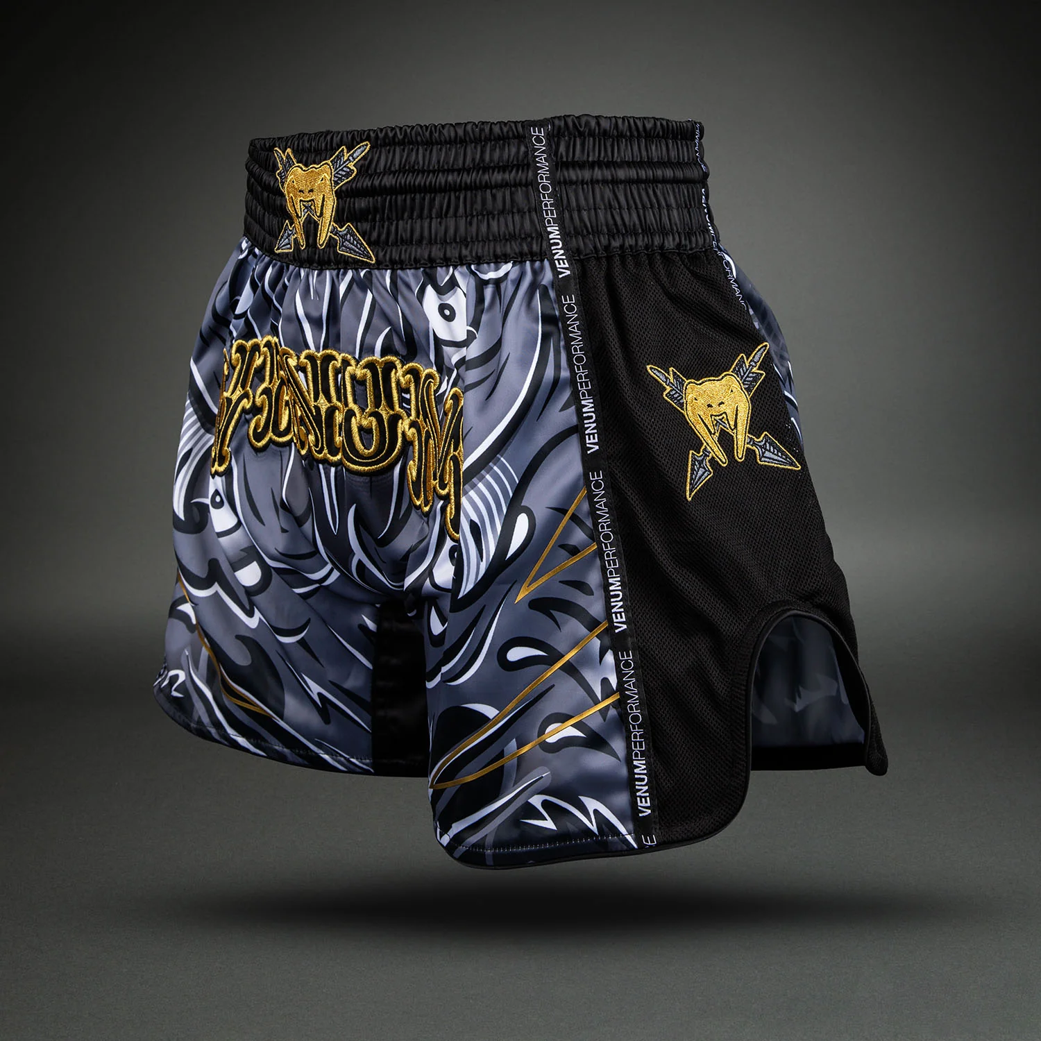 Venum Wolf Atak Muay-Thai-Shorts – Schwarz/Grau - Image 2