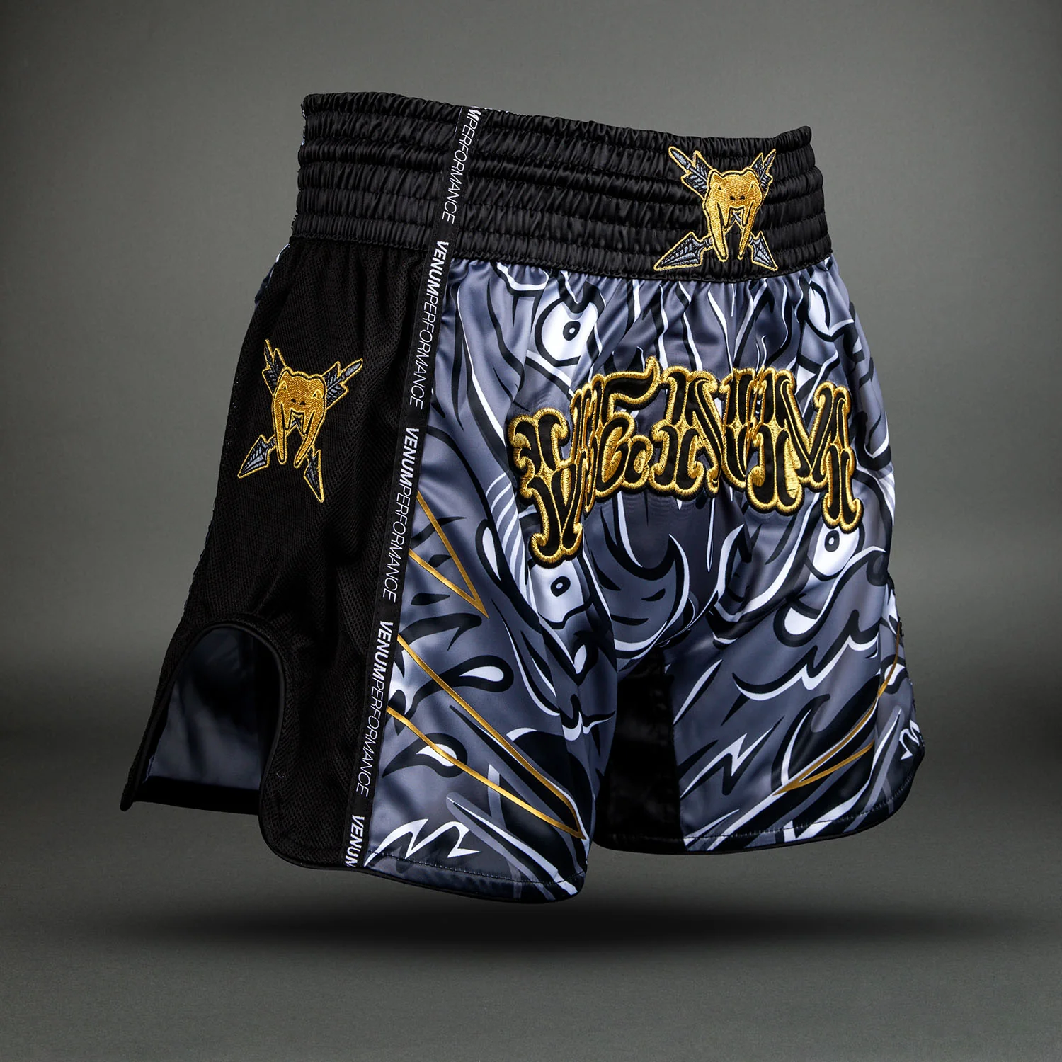 Venum Wolf Atak Muay-Thai-Shorts – Schwarz/Grau - Image 3