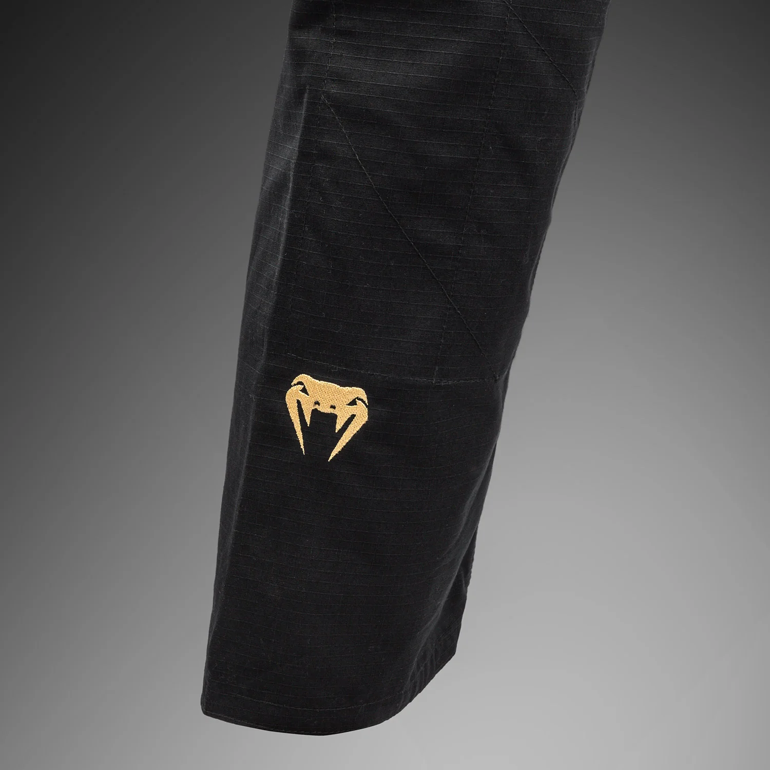 Venum x Assassin’s Creed Shadows BJJ Gi - Burgund/Schwarz - Image 11
