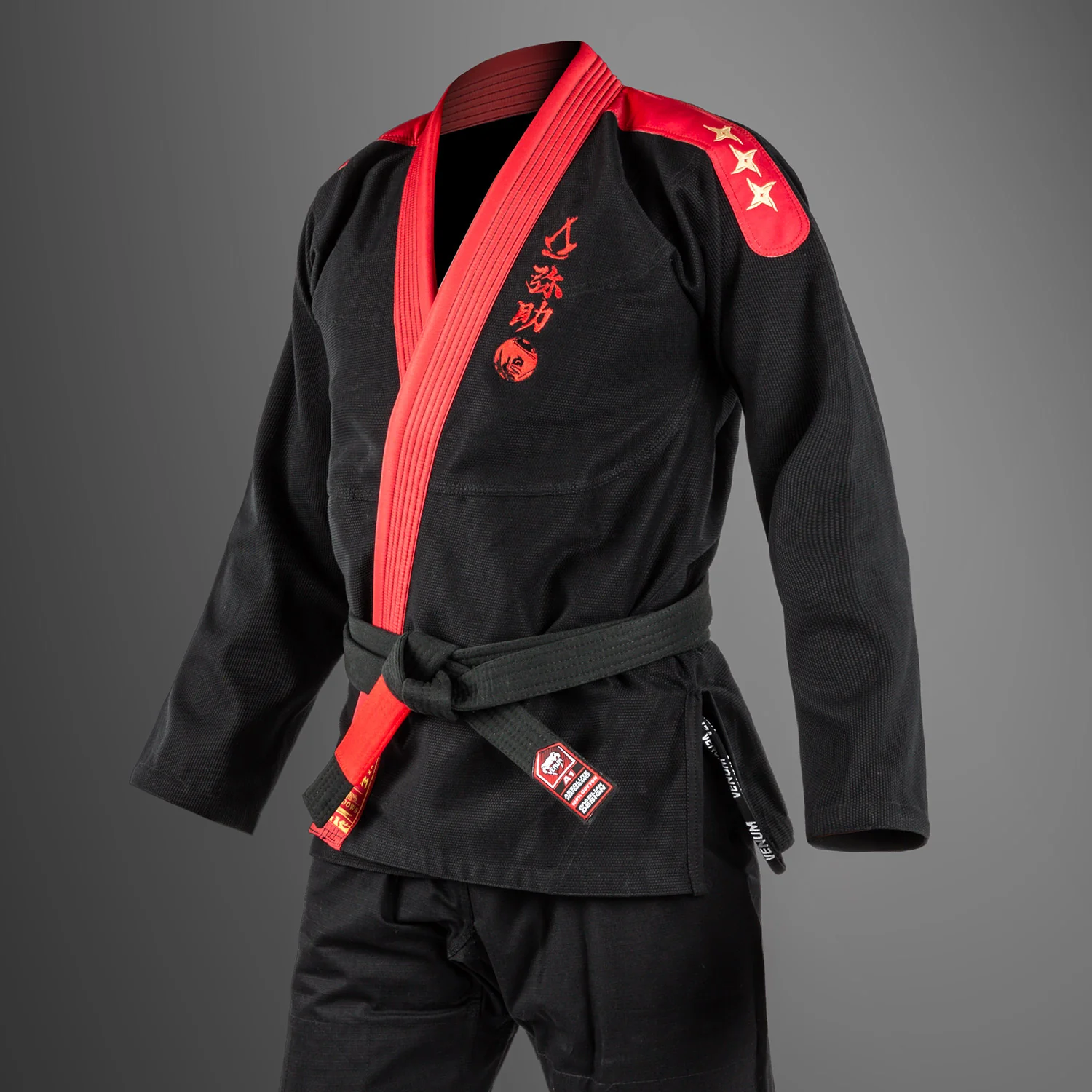 Venum x Assassin’s Creed Shadows BJJ Gi - Burgund/Schwarz - Image 3