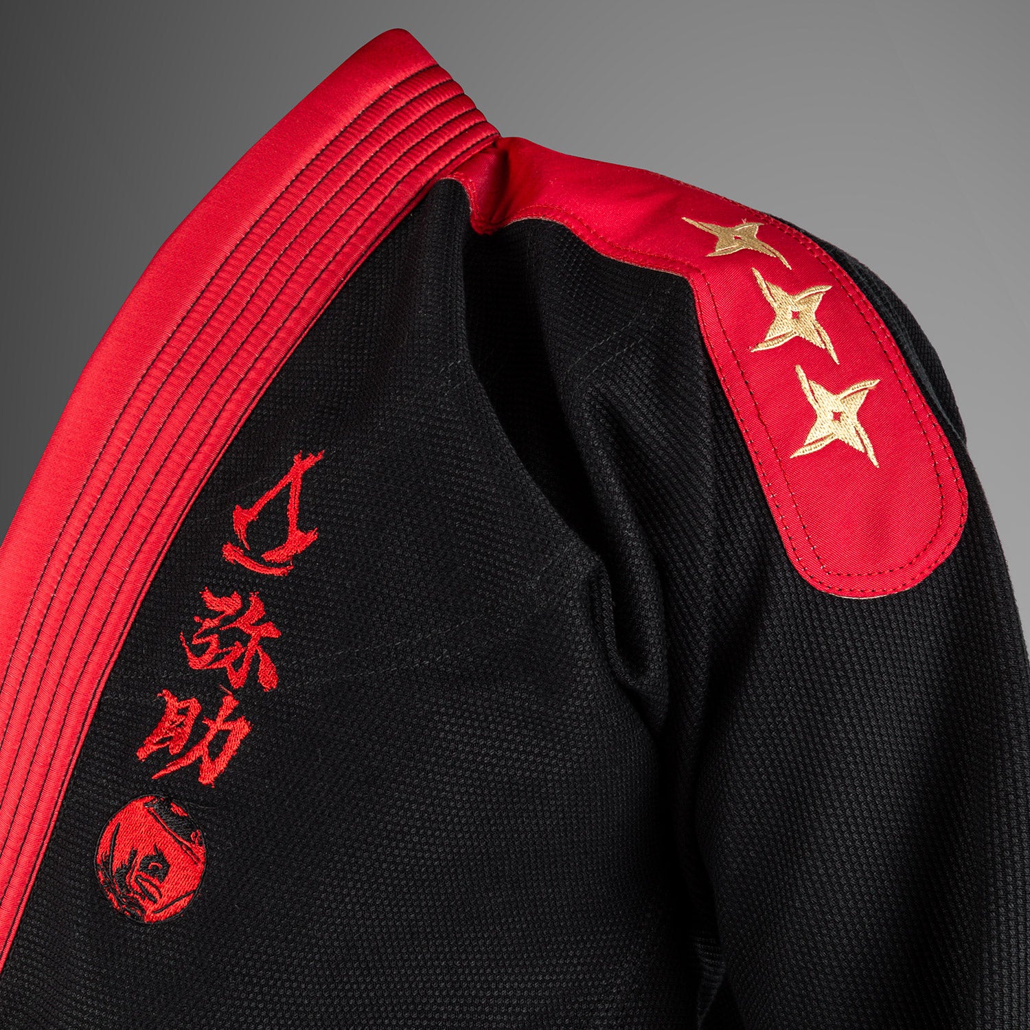 Venum x Assassin’s Creed Shadows BJJ Gi - Burgund/Schwarz - Image 5