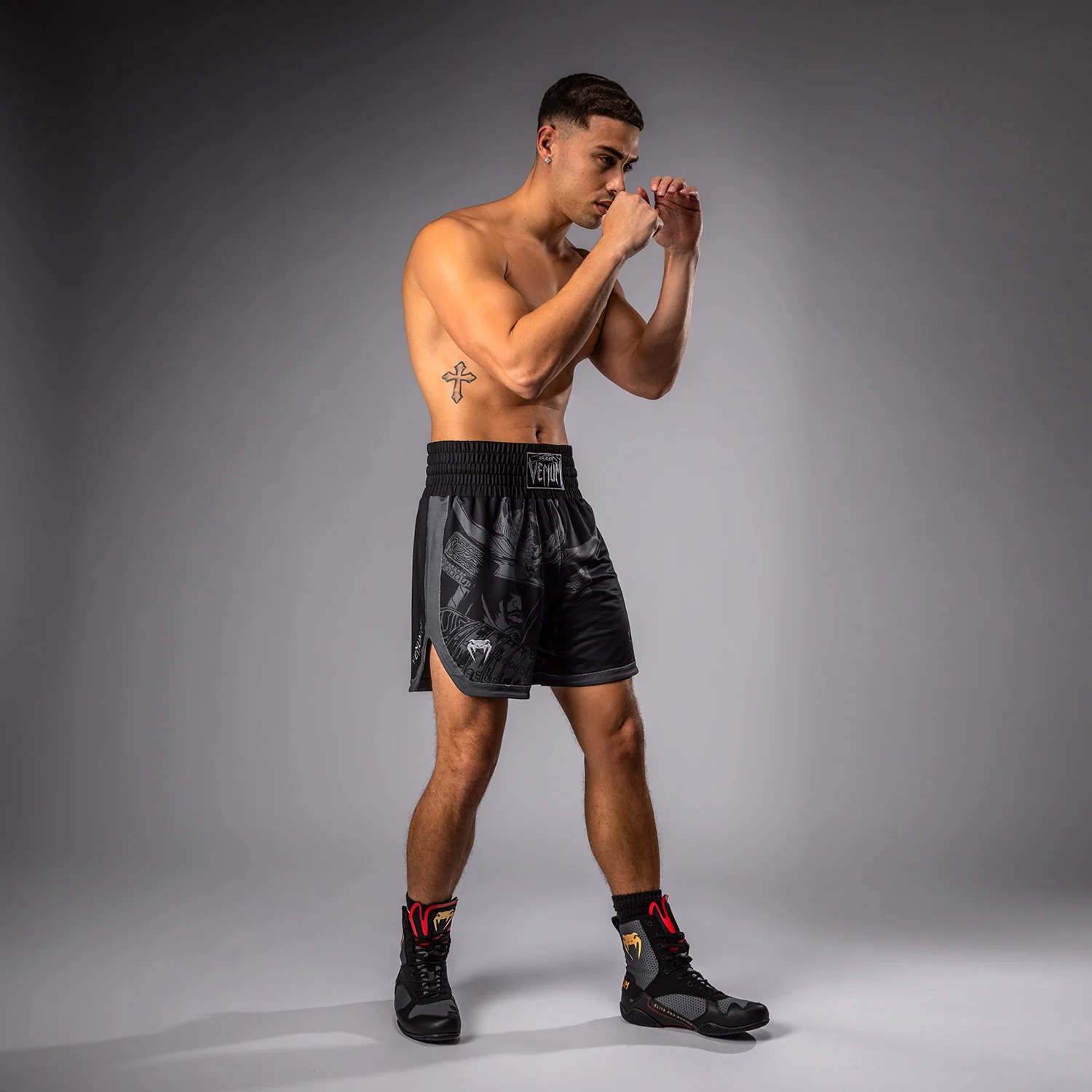 Venum x Assassin’s Creed Shadows Herren Boxing Shorts - Schwarz - Image 4