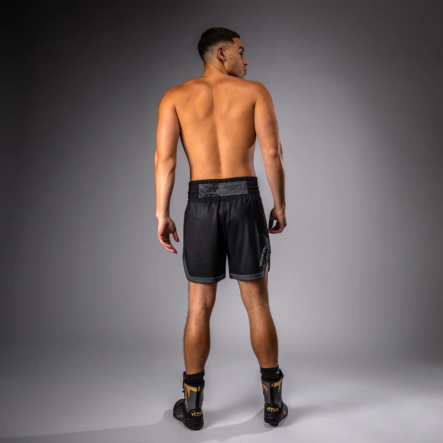 Venum x Assassin’s Creed Shadows Herren Boxing Shorts - Schwarz - Image 5