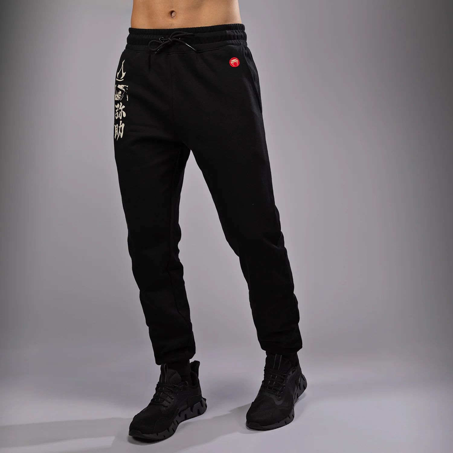 Venum x Assassin’s Creed Shadows Jogger - Schwarz - Image 3