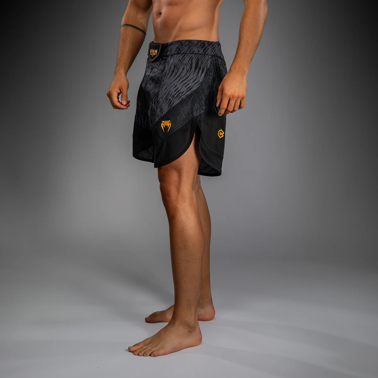 Venum x Chimaev Fightshorts - Schwarz/Grau - Image 5
