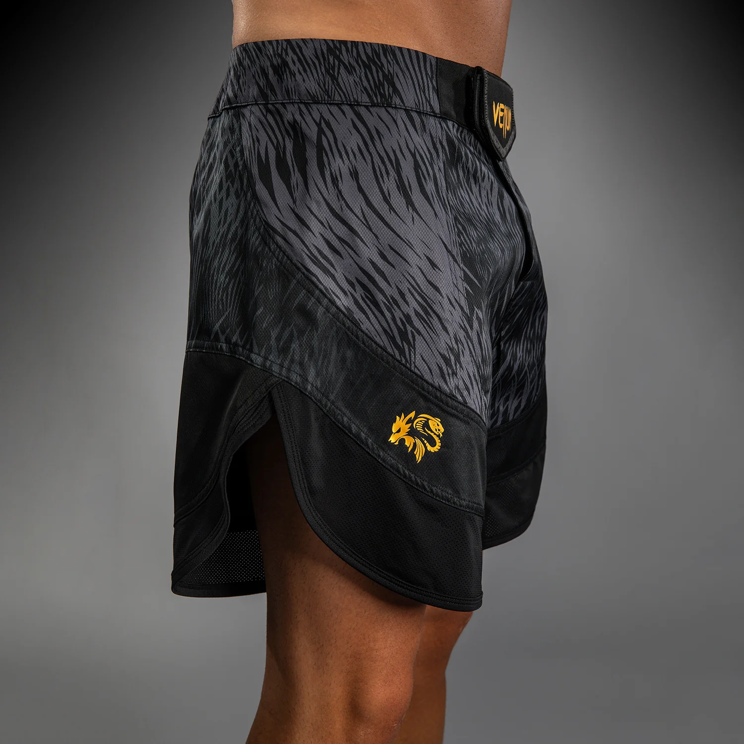 Venum x Chimaev Fightshorts - Schwarz/Grau - Image 6