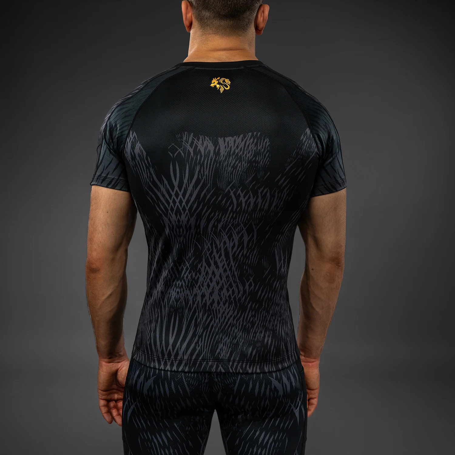 Venum x Chimaev Kurzarm Rashguard - Schwarz/Grau - Image 3