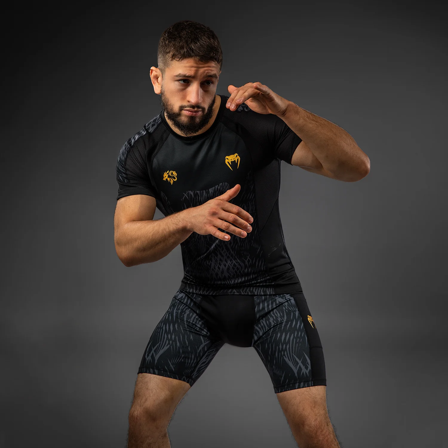 Venum x Chimaev Kurzarm Rashguard - Schwarz/Grau - Image 7