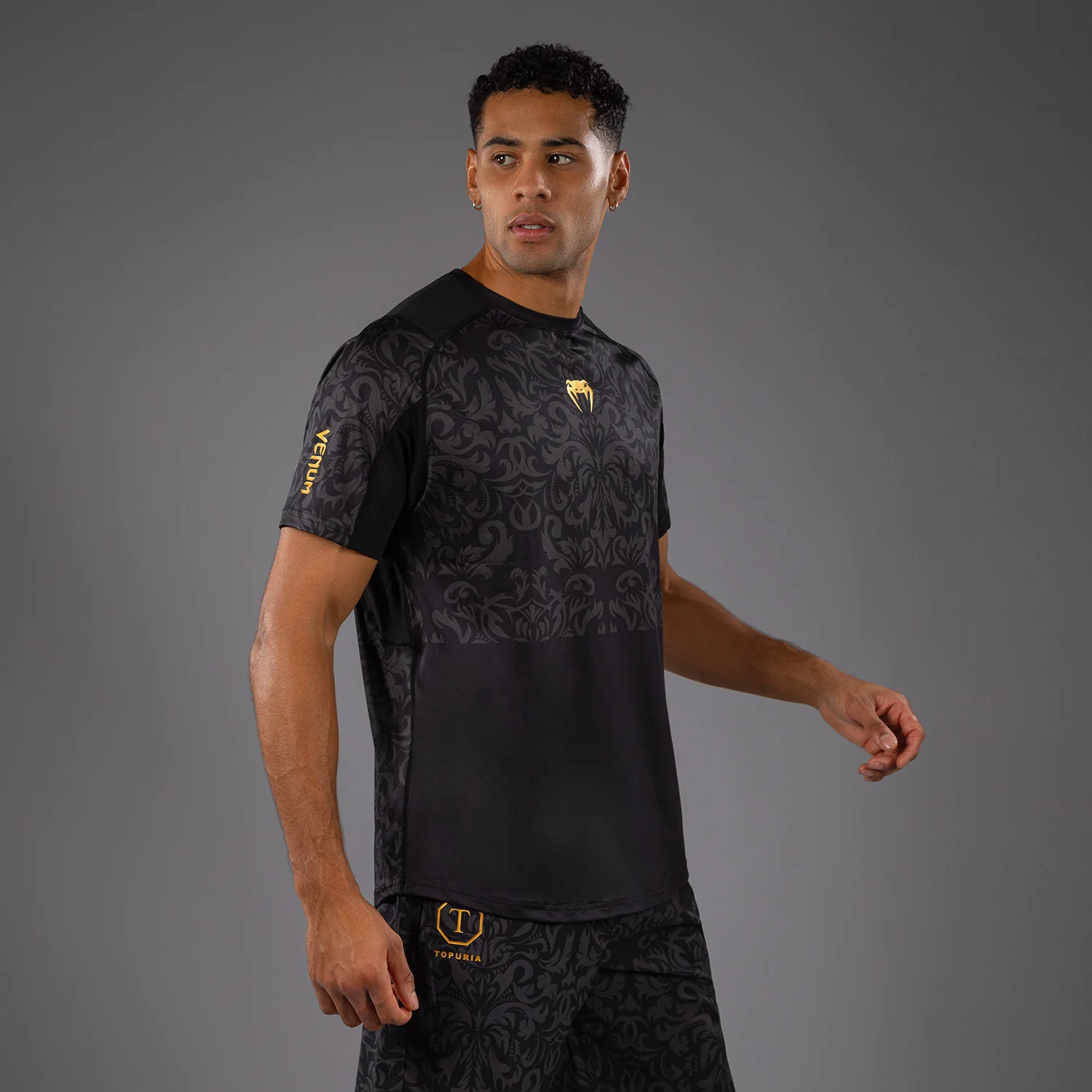 Venum x Topuria Unmatched Edition Dry-Tech Shirt - Schwarz/Gold - Image 3