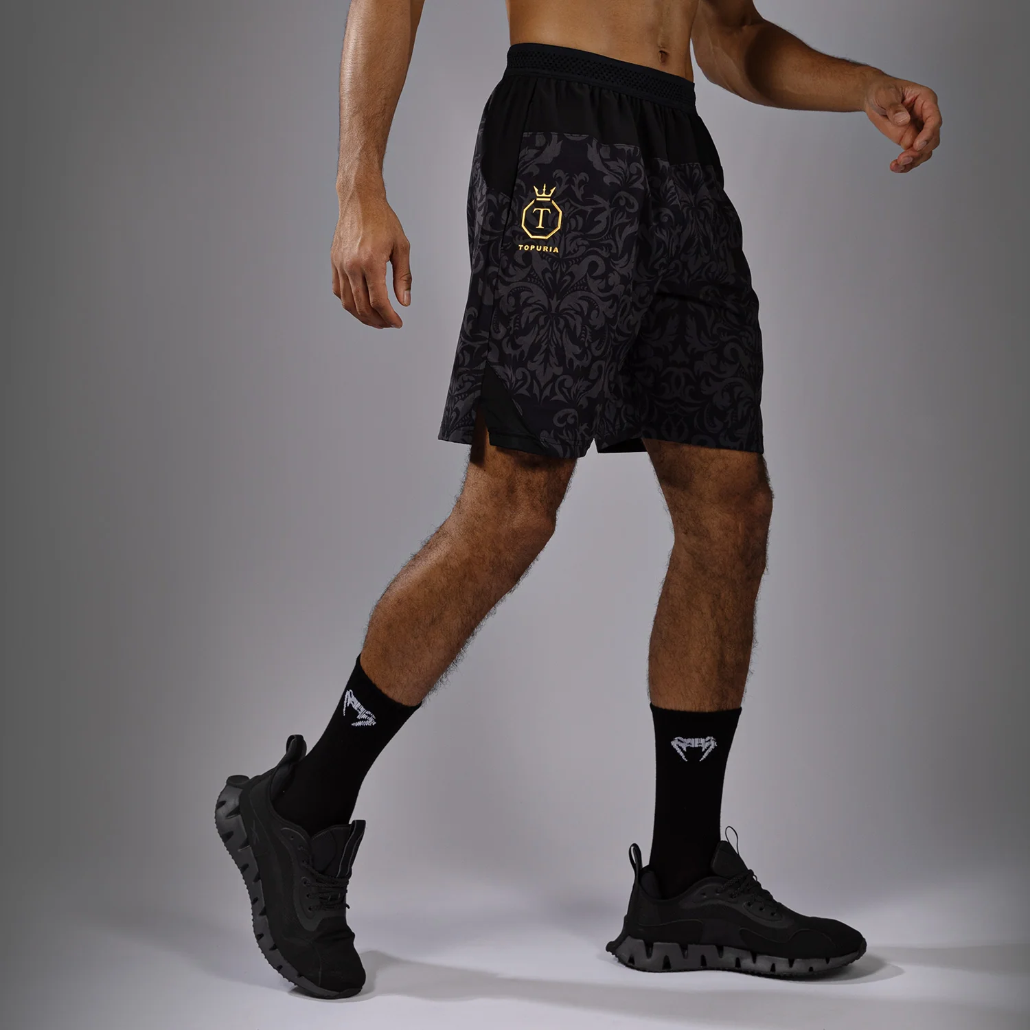 Venum x Topuria Unmatched Edition Trainingsshorts - Schwarz/Gold - Image 3