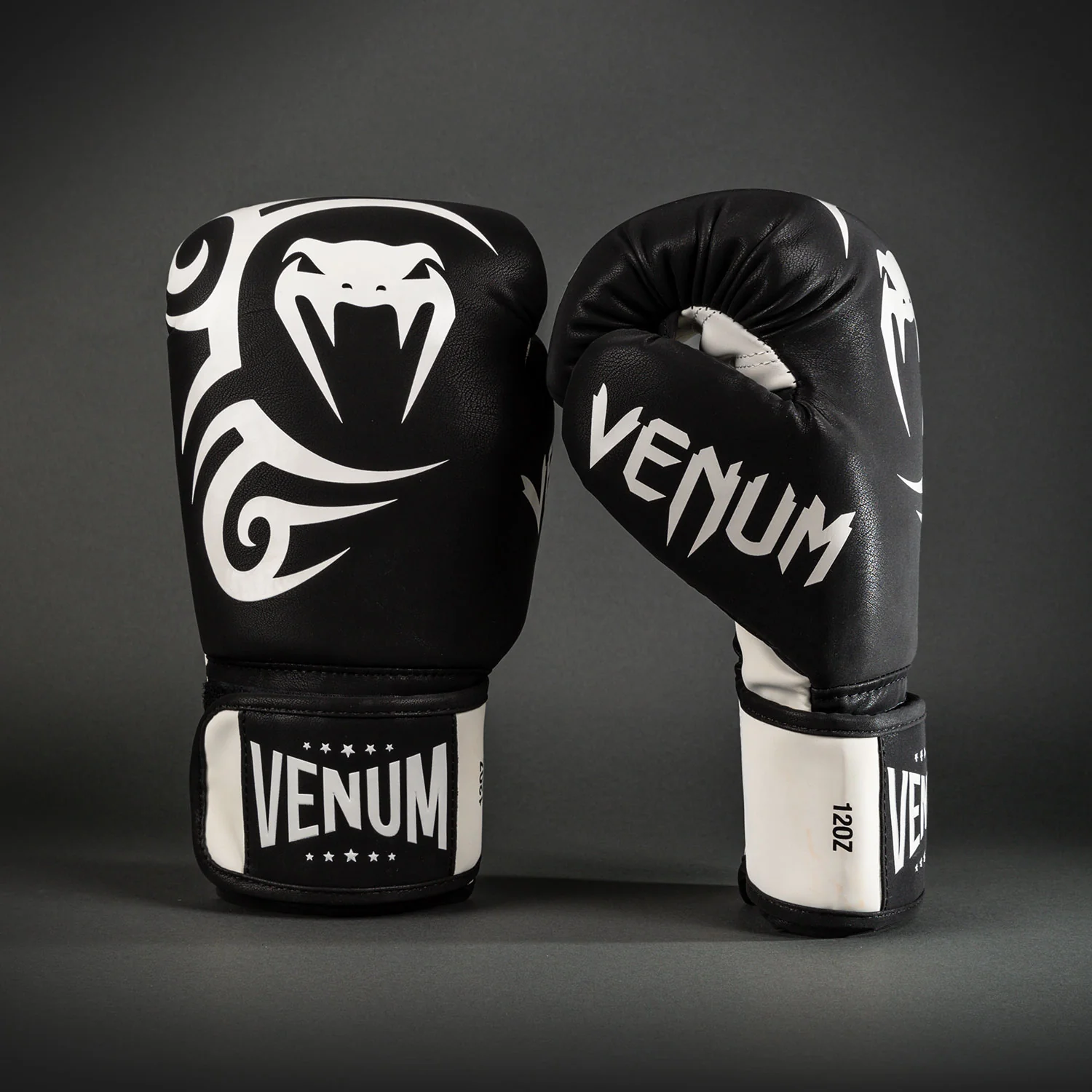 Venum Mike Tyson Replica Boxhandschuhe - Tiefschwarz/Optisch Weiß - Image 2