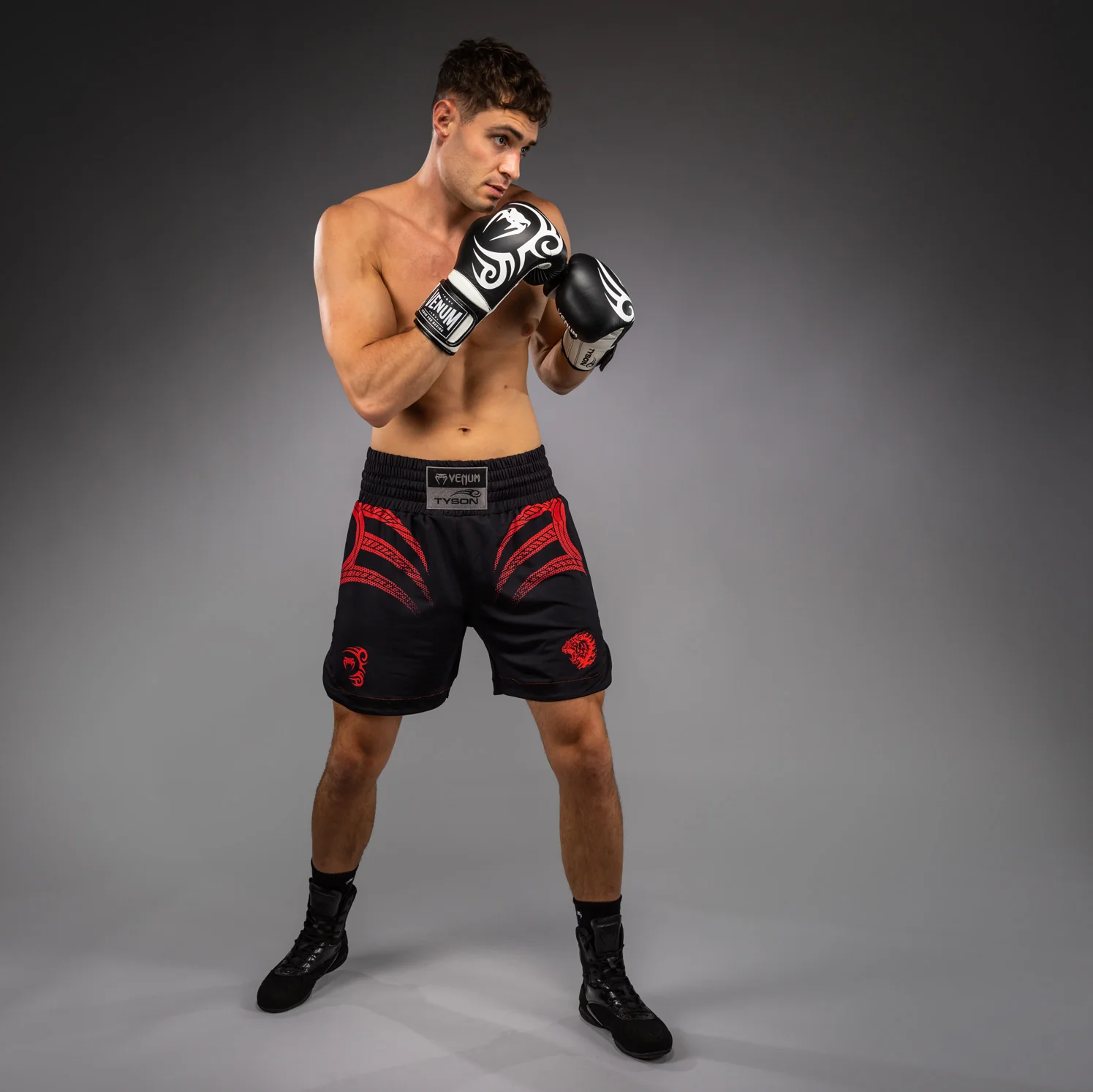 Venum x Mike Tyson Tiger Boxshorts - Tiefschwarz/Intensivrot - Image 7