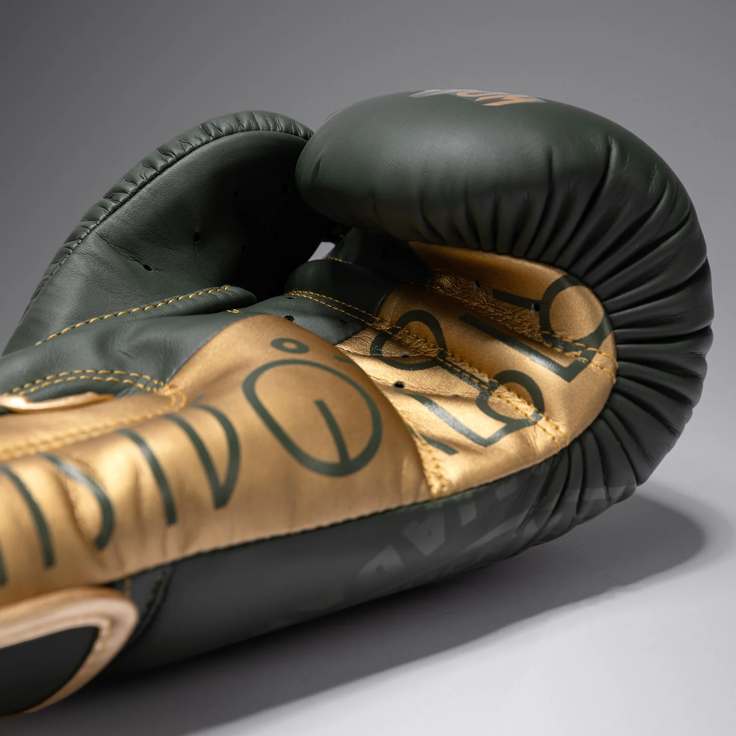 Venum x Rajadamnern Boxhandschuhe - Militärgrün - Image 4