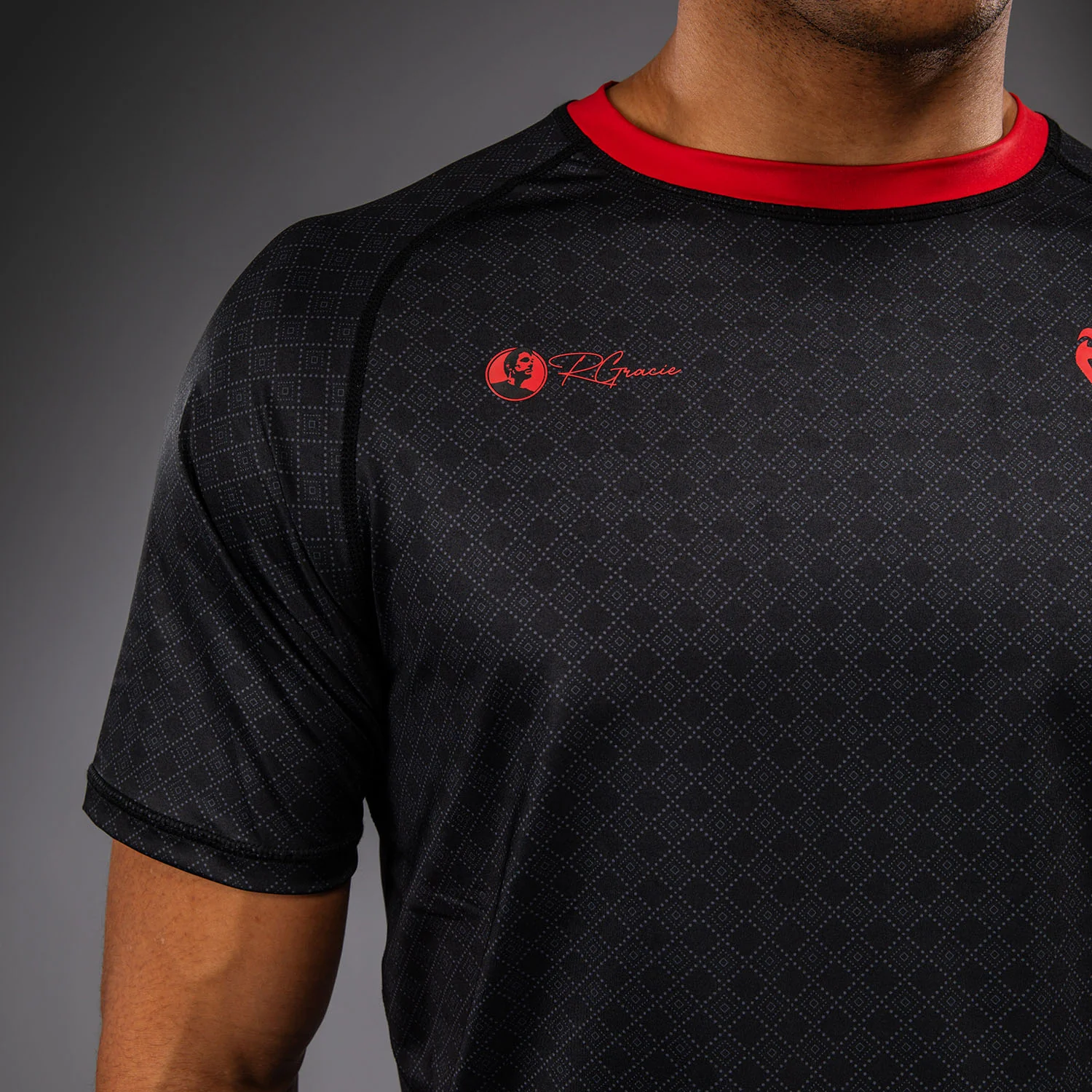 Venum x Roger Gracie Signature Dry-Tech-T‑Shirt - Schwarz/Rot - Image 5