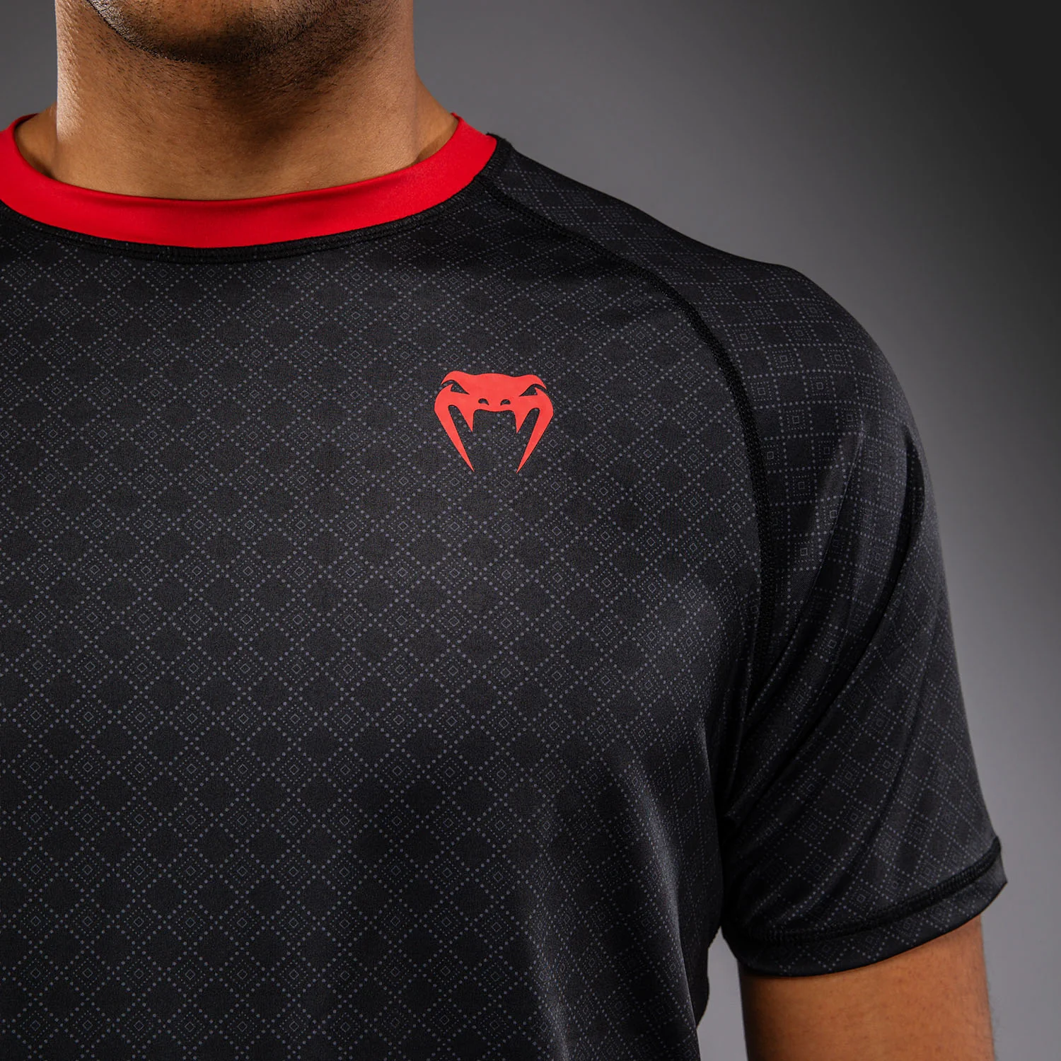 Venum x Roger Gracie Signature Dry-Tech-T‑Shirt - Schwarz/Rot - Image 6