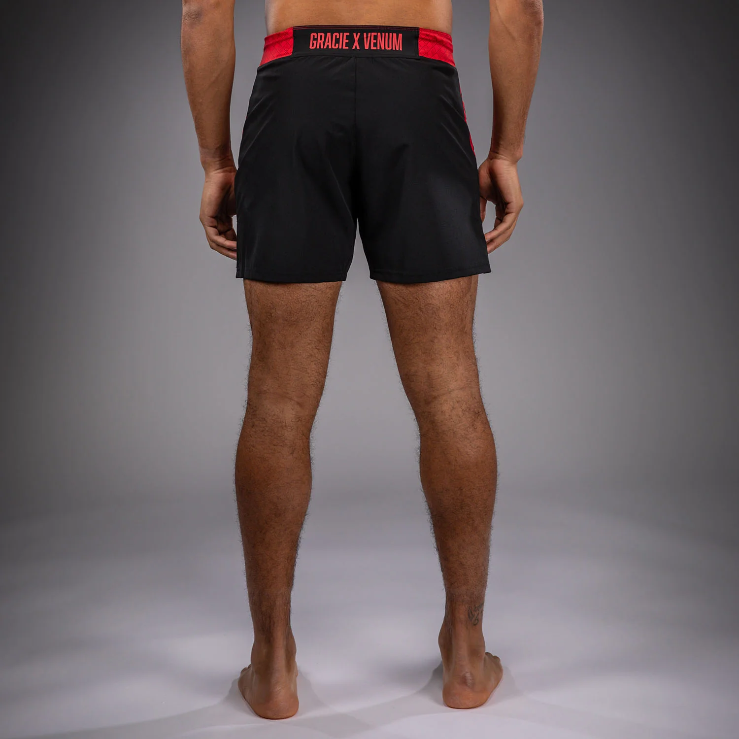 Venum x Roger Gracie Signature Fightshorts - Schwarz/Rot - Image 2