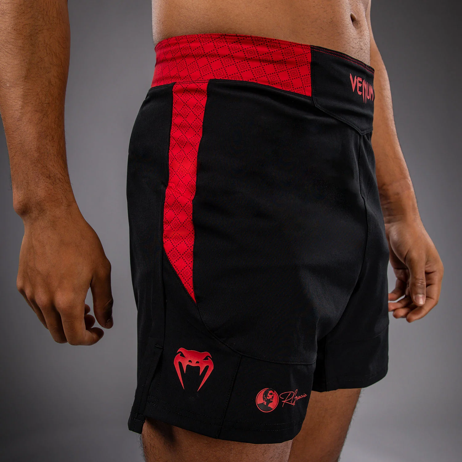 Venum x Roger Gracie Signature Fightshorts - Schwarz/Rot - Image 4