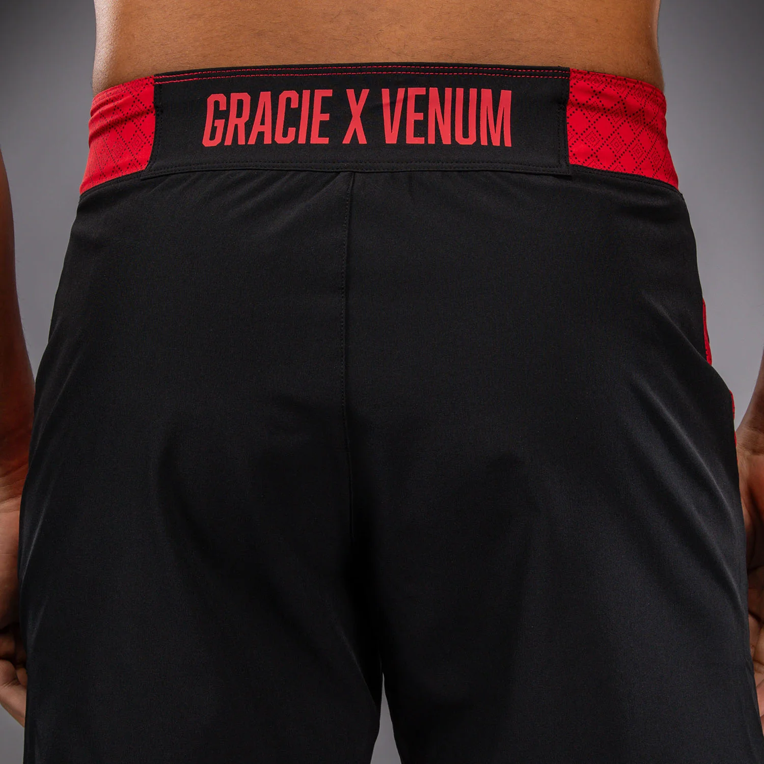 Venum x Roger Gracie Signature Fightshorts - Schwarz/Rot - Image 5