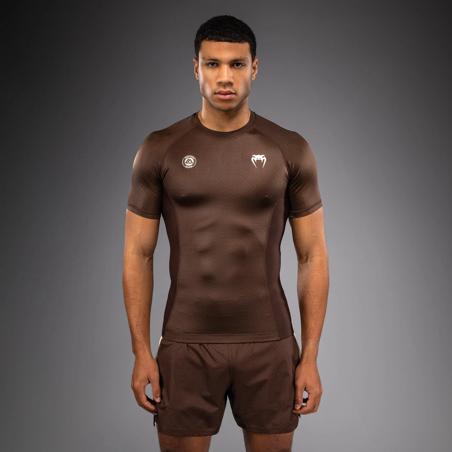 Venum x Roger Gracie Academy Kurzarm Rashguard - Dunkelbraun - Image 2