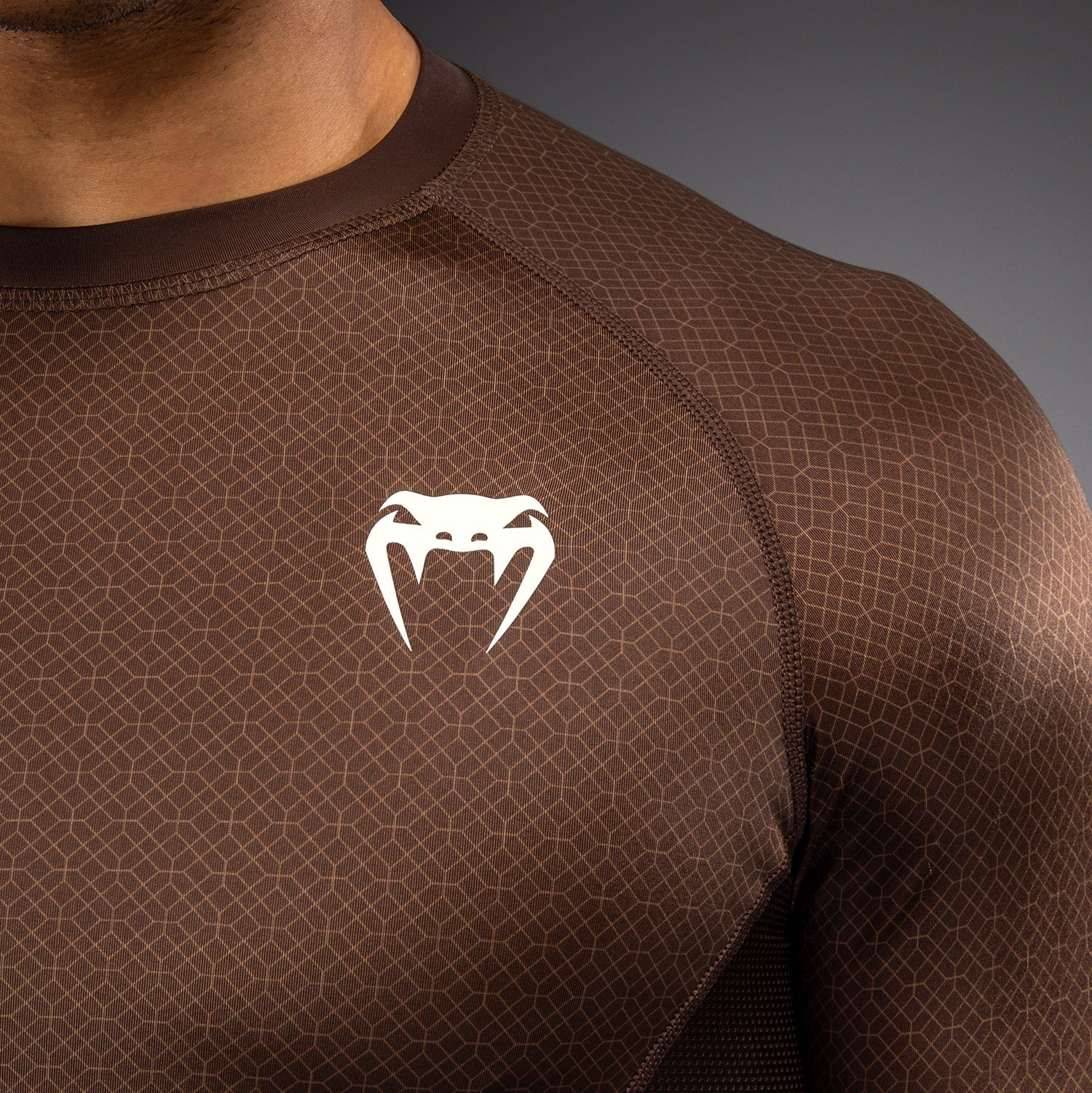 Venum x Roger Gracie Academy Kurzarm Rashguard - Dunkelbraun - Image 6