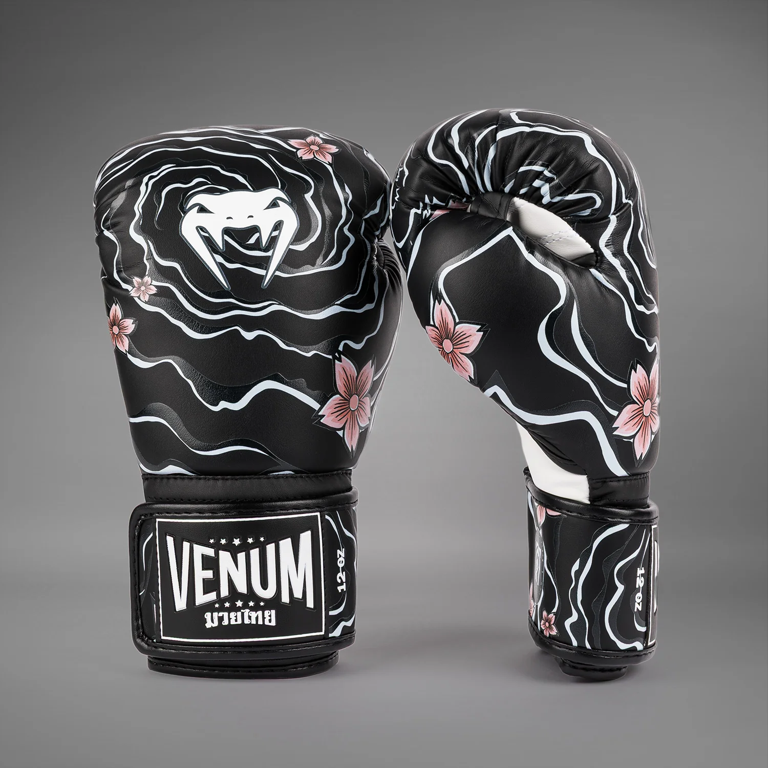 Venum X Tawanchay Boxhandschuhe – Schwarz/Weiß