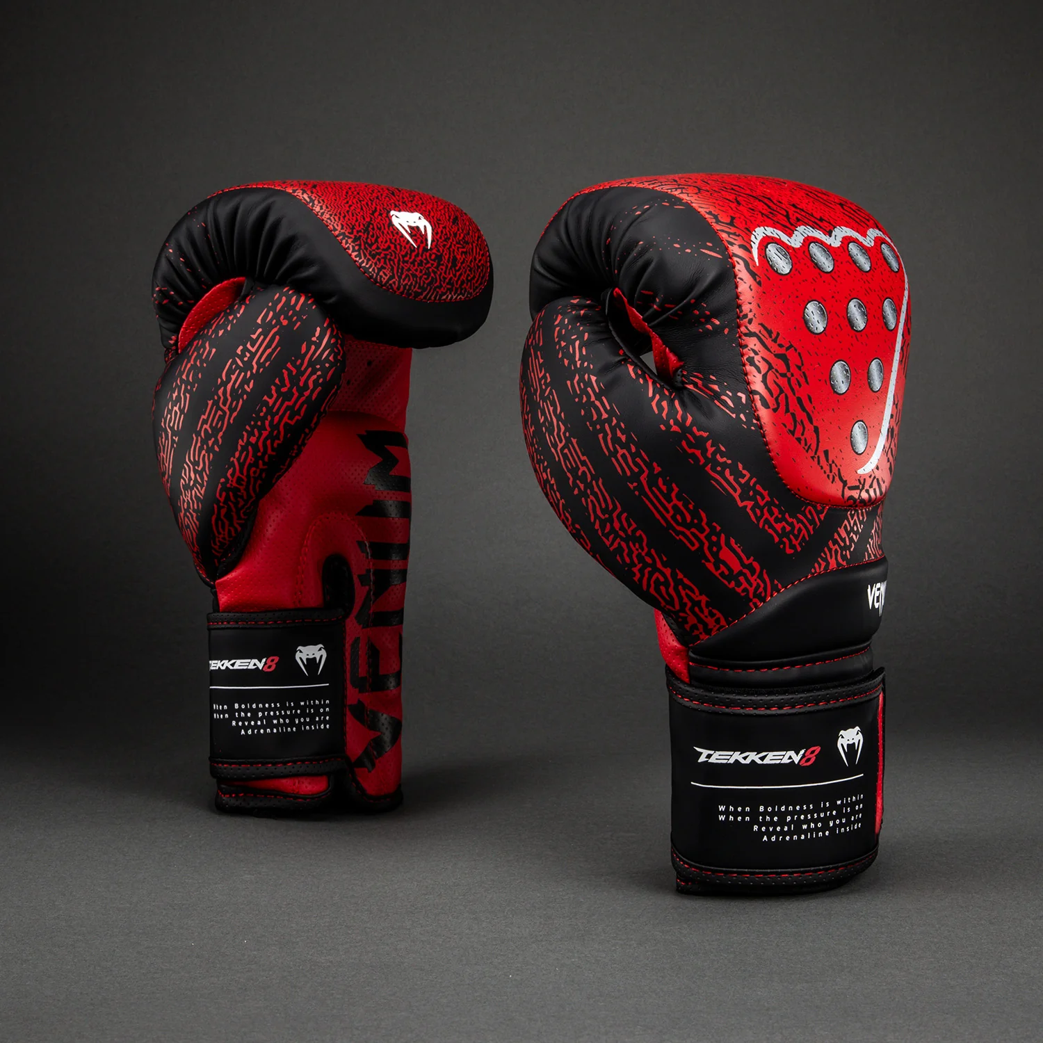 Venum x TEKKEN 8 Boxhandschuhe - Kazuya - Rot/Schwarz - Image 2